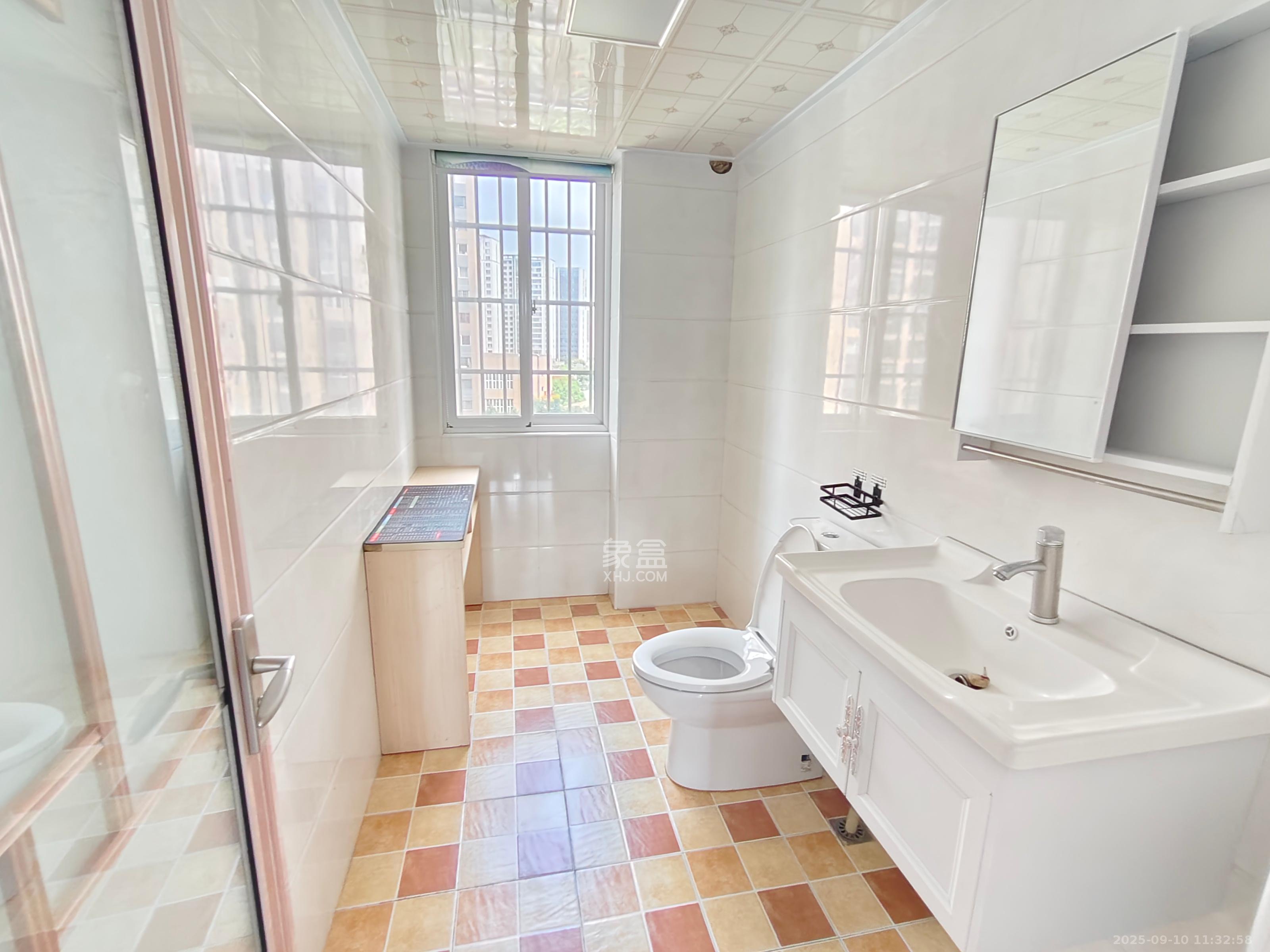 洋湖和园(福联嘉苑) 3室1厅2卫 2500.0元/月 洋湖和园(福联嘉苑) 3室1厅2卫 2500.0元/月室内图