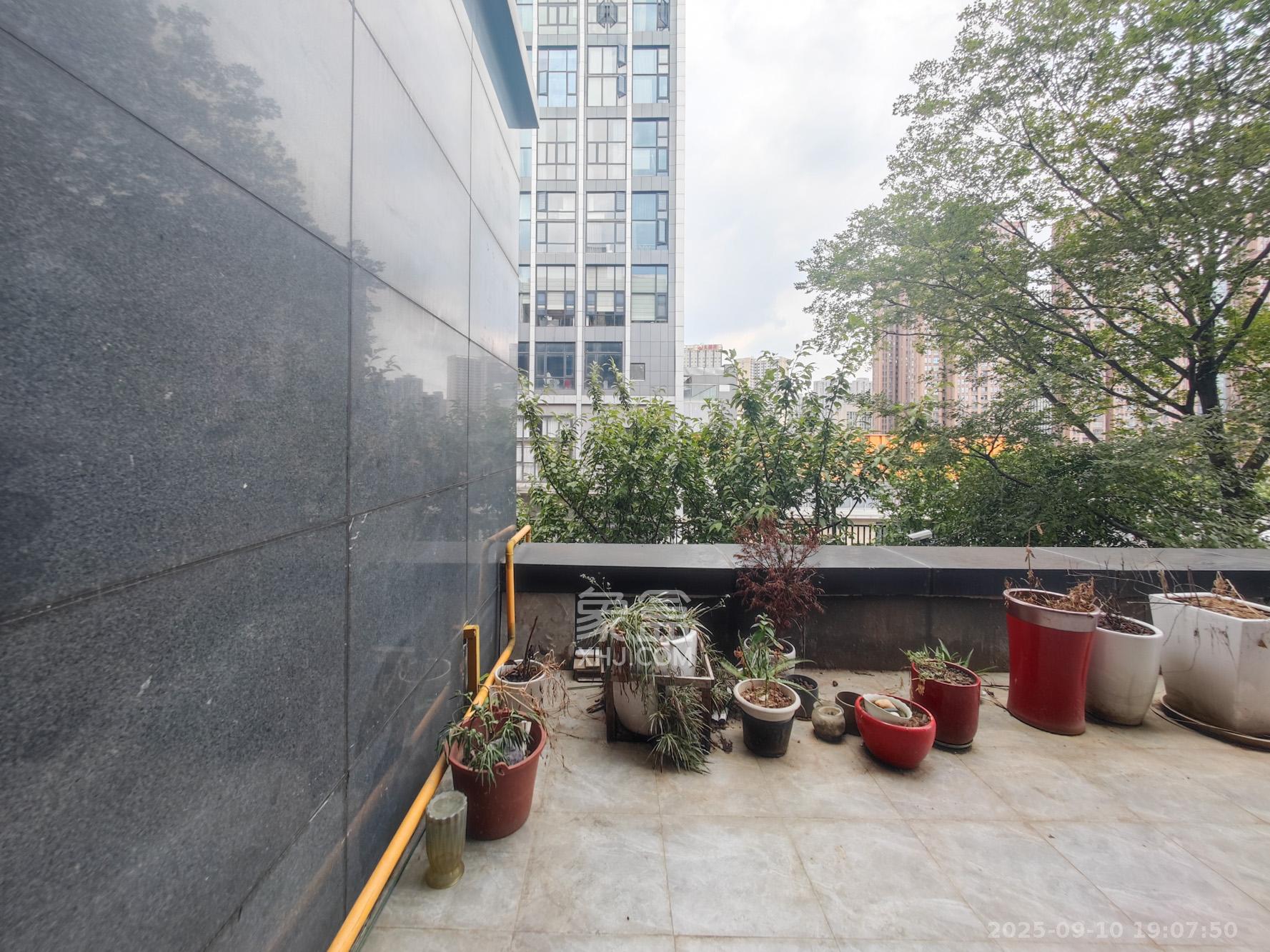 万科金色麦田  4室2厅2卫    185.0万 万科金色麦田  4室2厅2卫    185.0万阳台