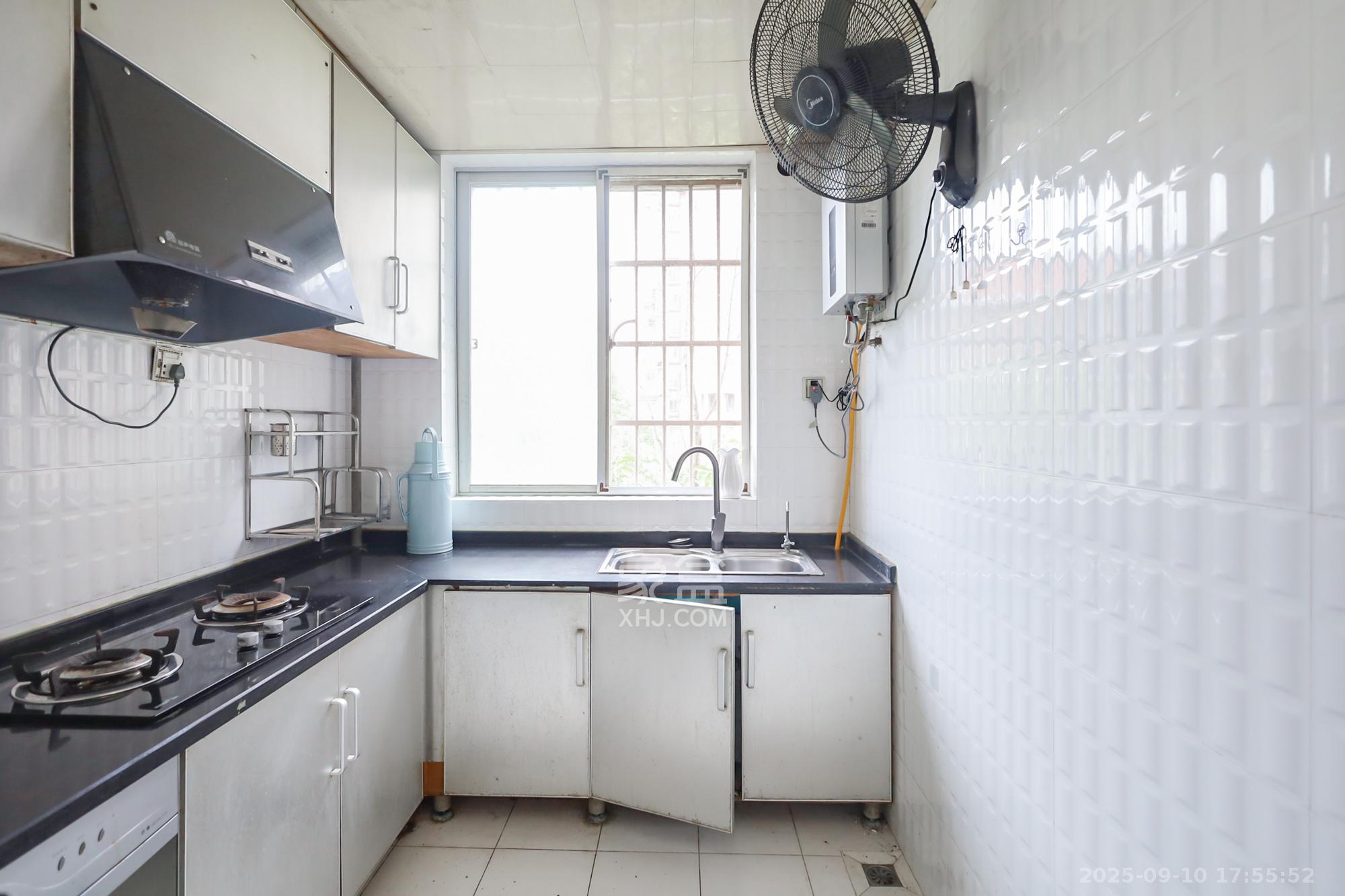 香海西岸  2室2厅1卫    66.0万 香海西岸  2室2厅1卫    66.0万厨房