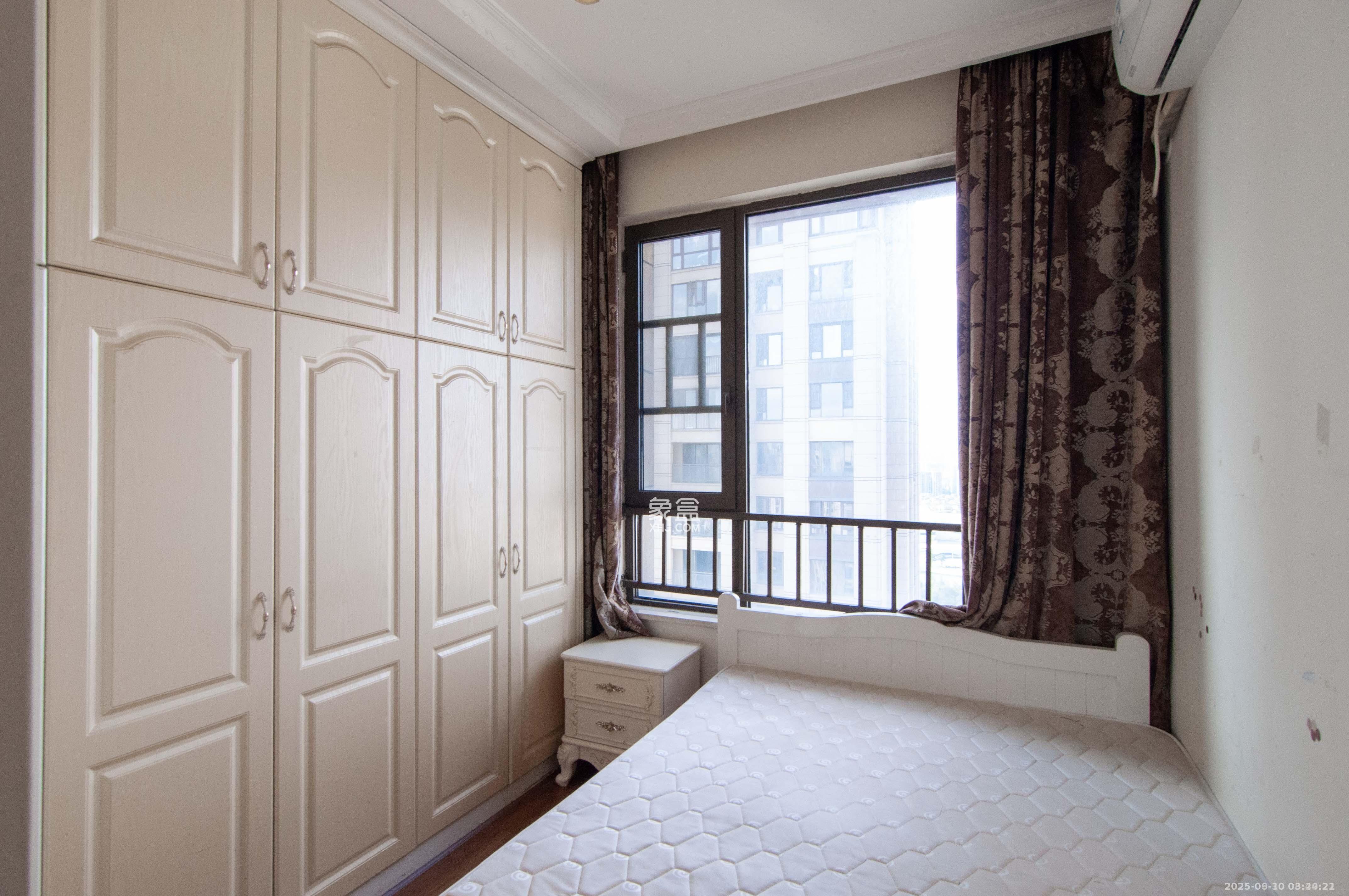 金茂梅溪湖 4室2厅2卫 3500.0元/月 金茂梅溪湖 4室2厅2卫 3500.0元/月室内图