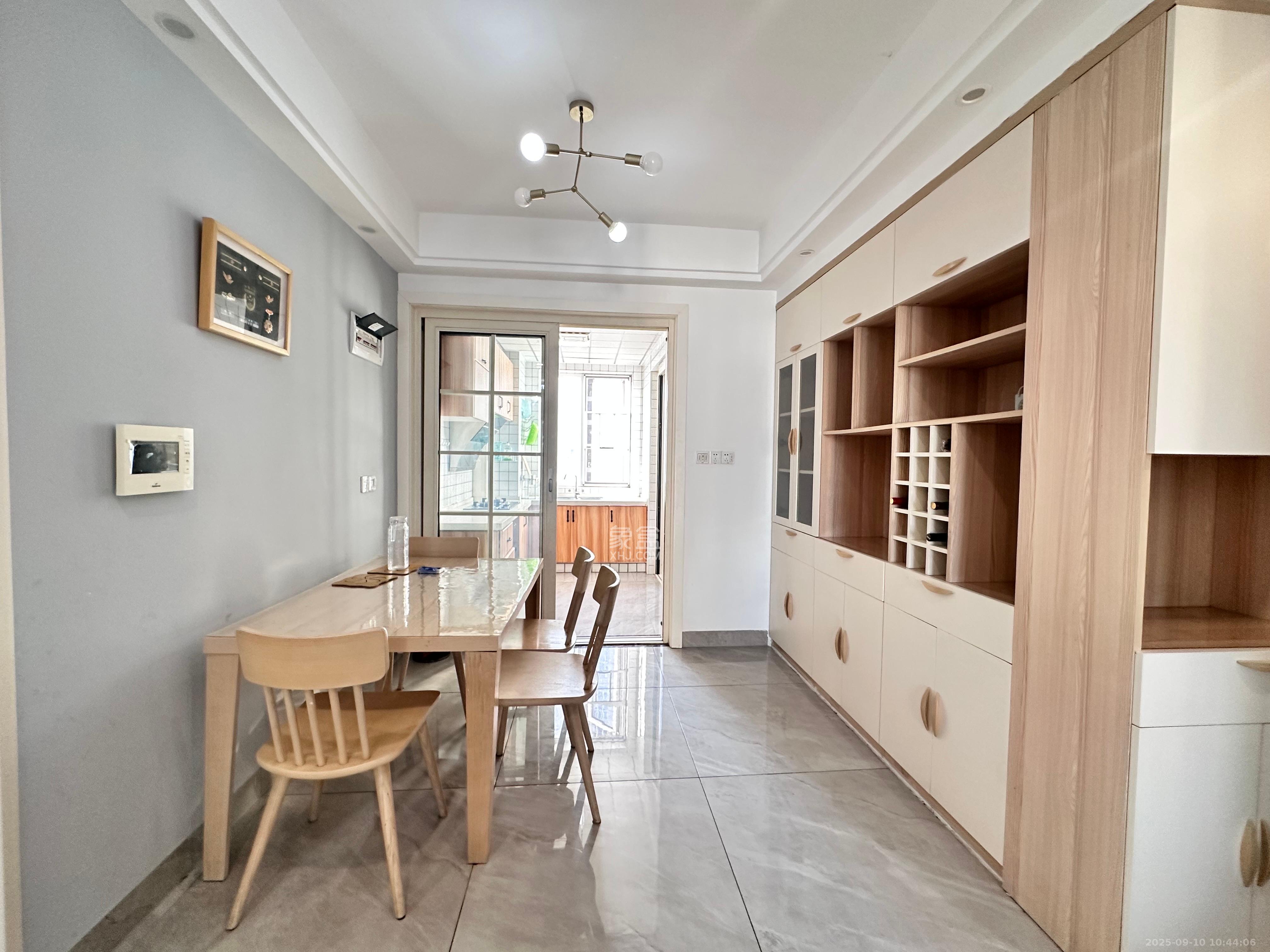 当代滨江MOMA  3室2厅2卫    4000.0元/月室内图