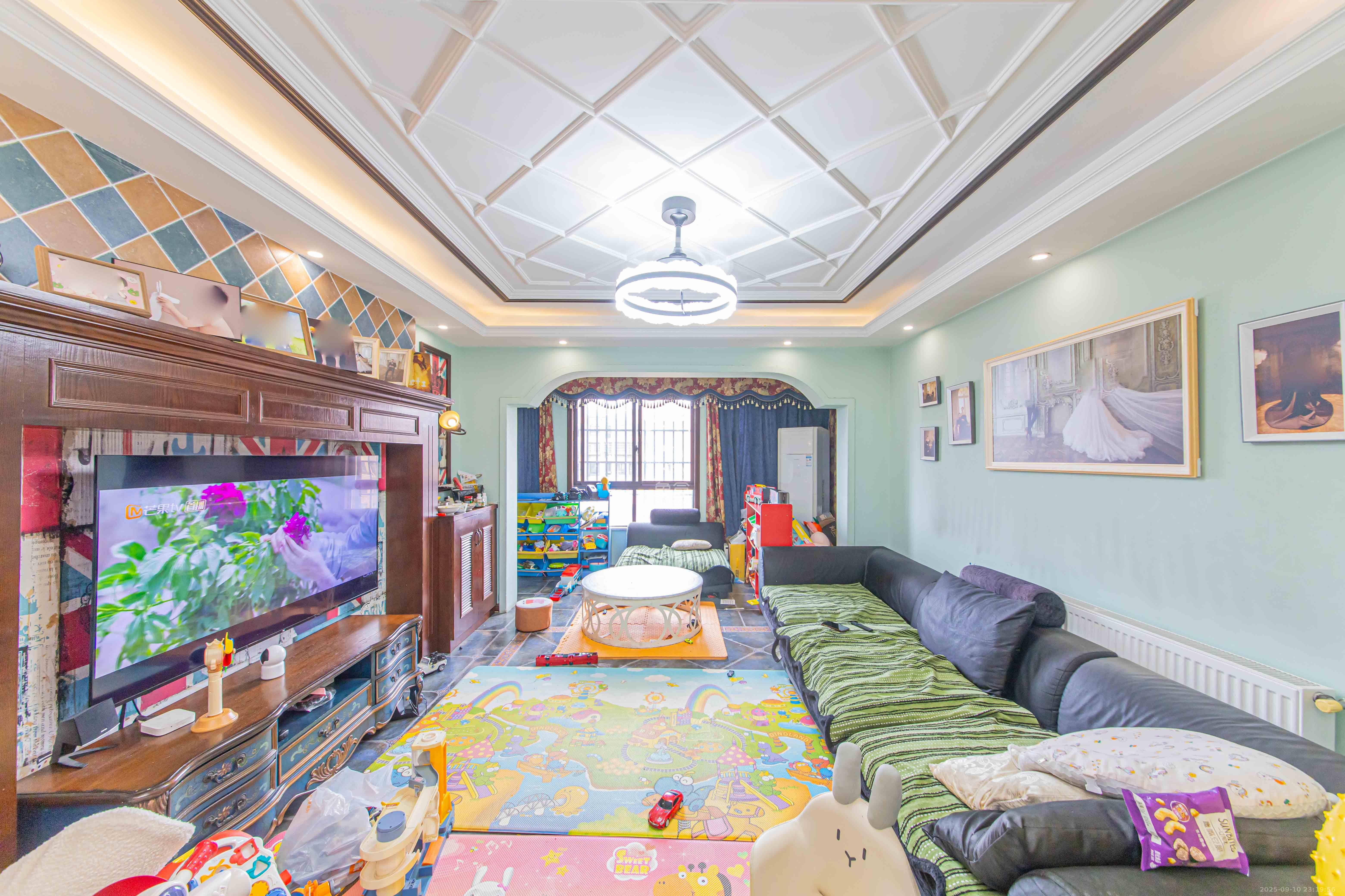 中信凯旋蓝岸(中信新城三期)  4室2厅2卫    136.0万 中信凯旋蓝岸(中信新城三期)  4室2厅2卫    136.0万客厅