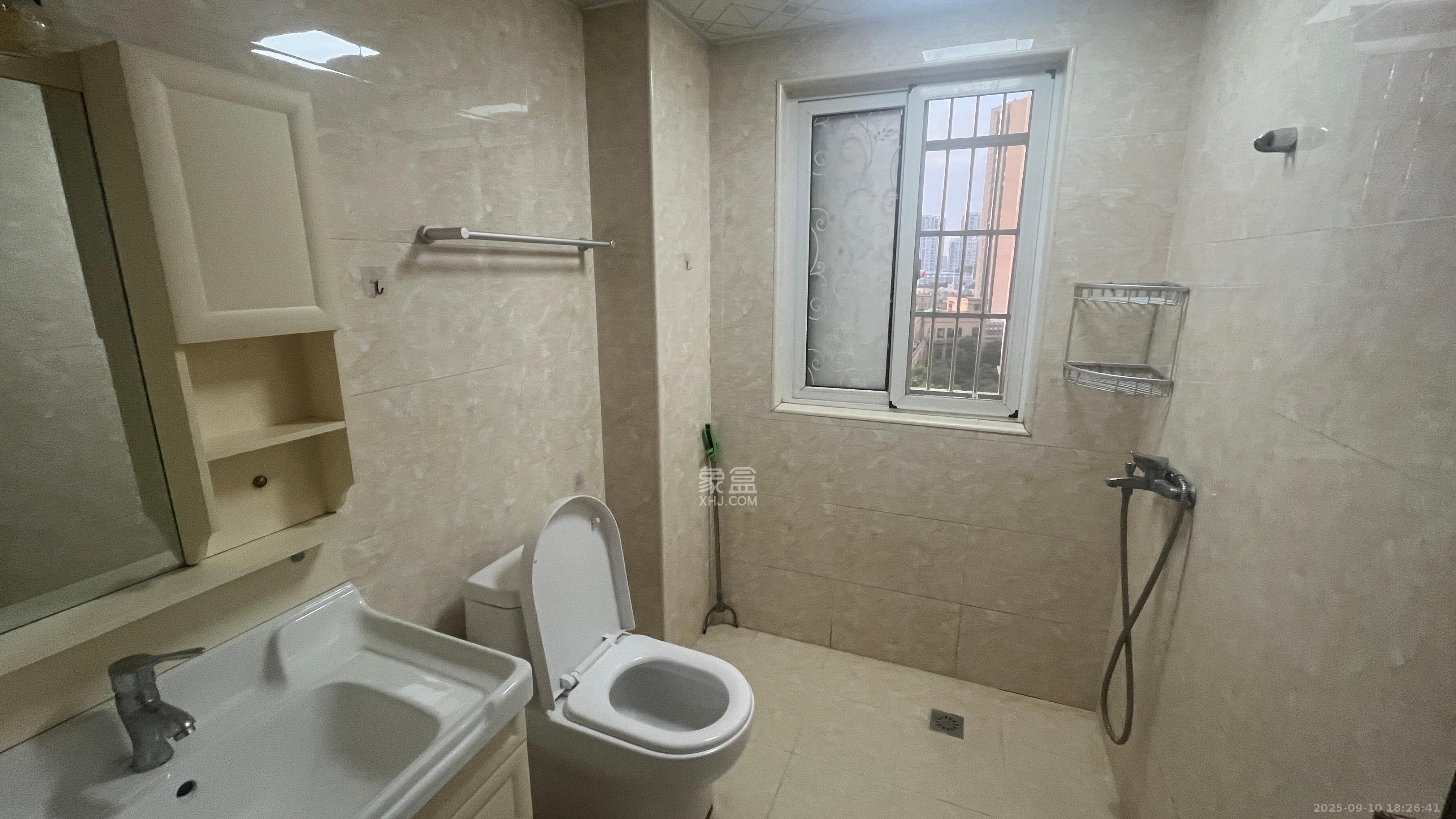 嘉顺苑  3室2厅2卫    2400.0元/月室内图