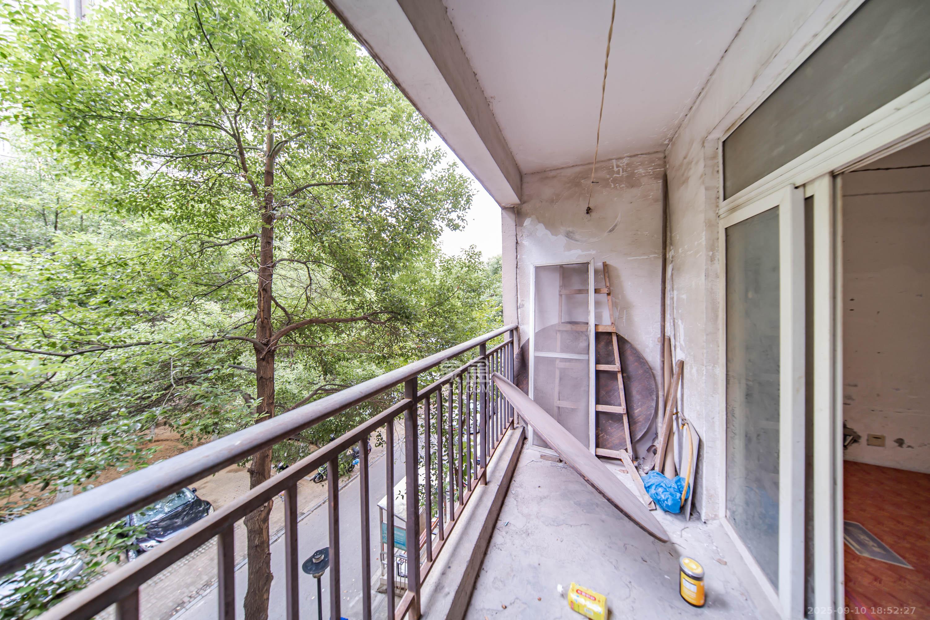 洋湖景园 3室2厅2卫 80.0万 洋湖景园 3室2厅2卫 80.0万阳台