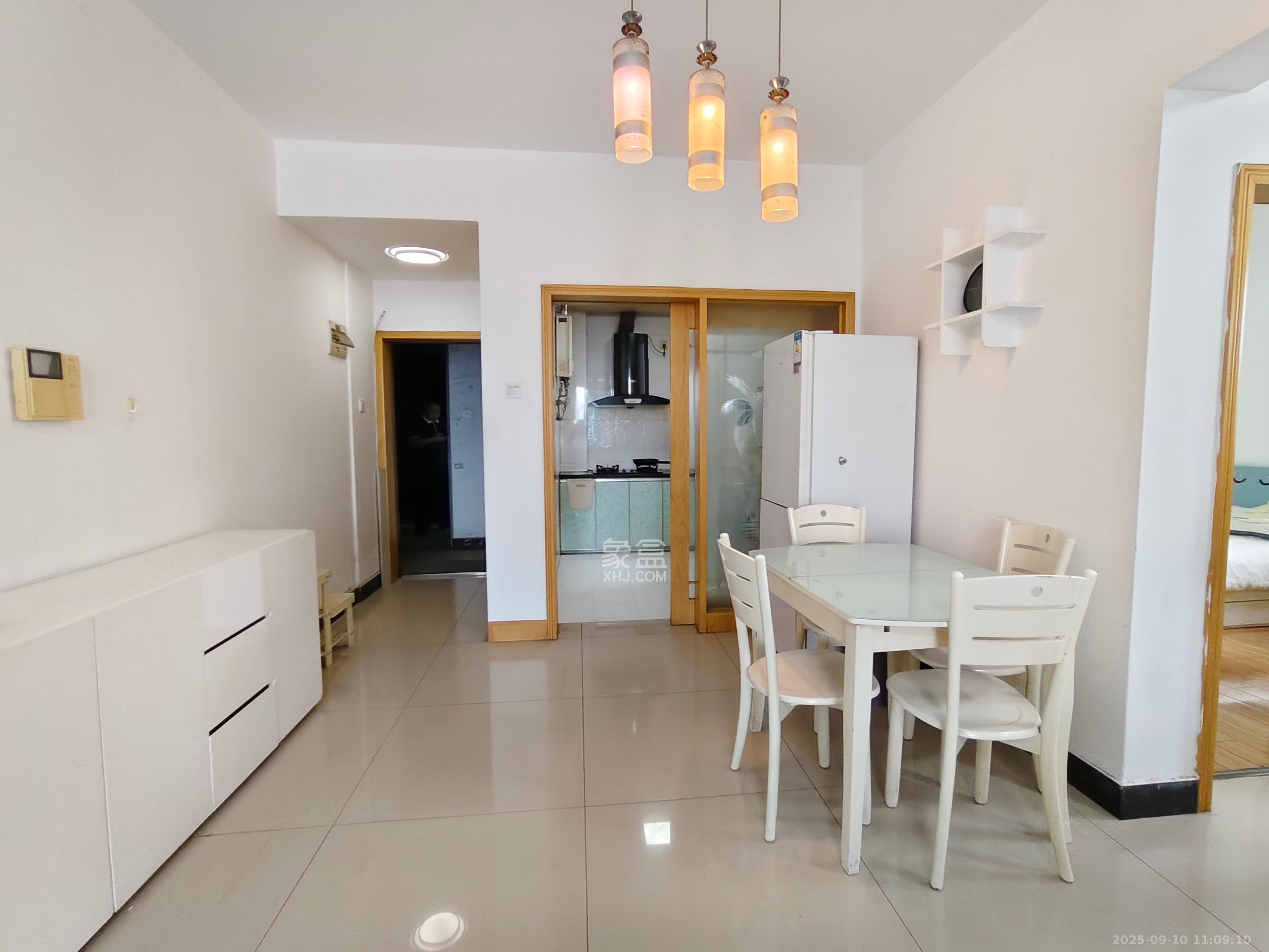 银港水晶城  2室2厅1卫    2300.0元/月 银港水晶城  2室2厅1卫    2300.0元/月室内图