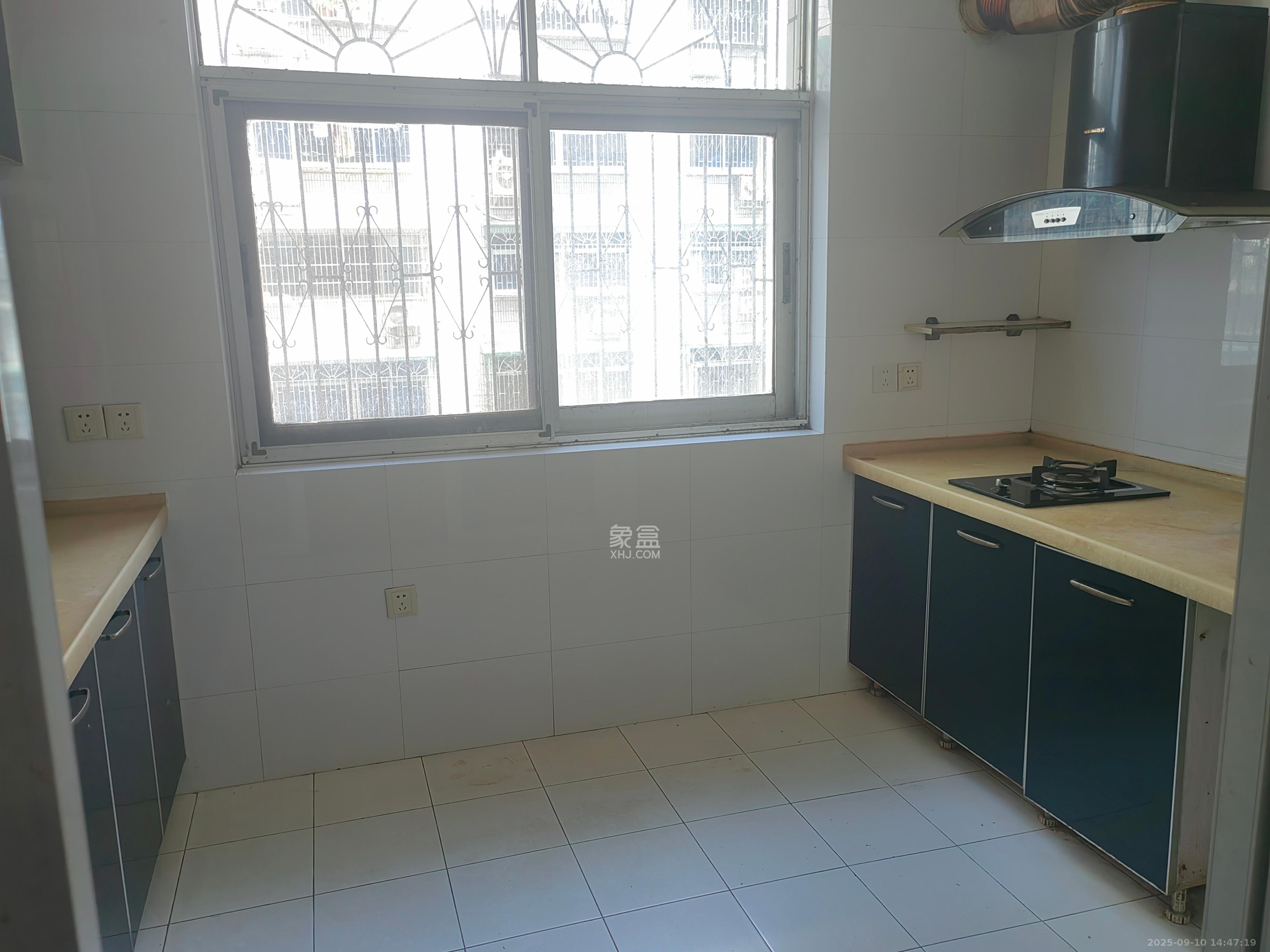 文艺公寓  3室2厅2卫    3100.0元/月室内图