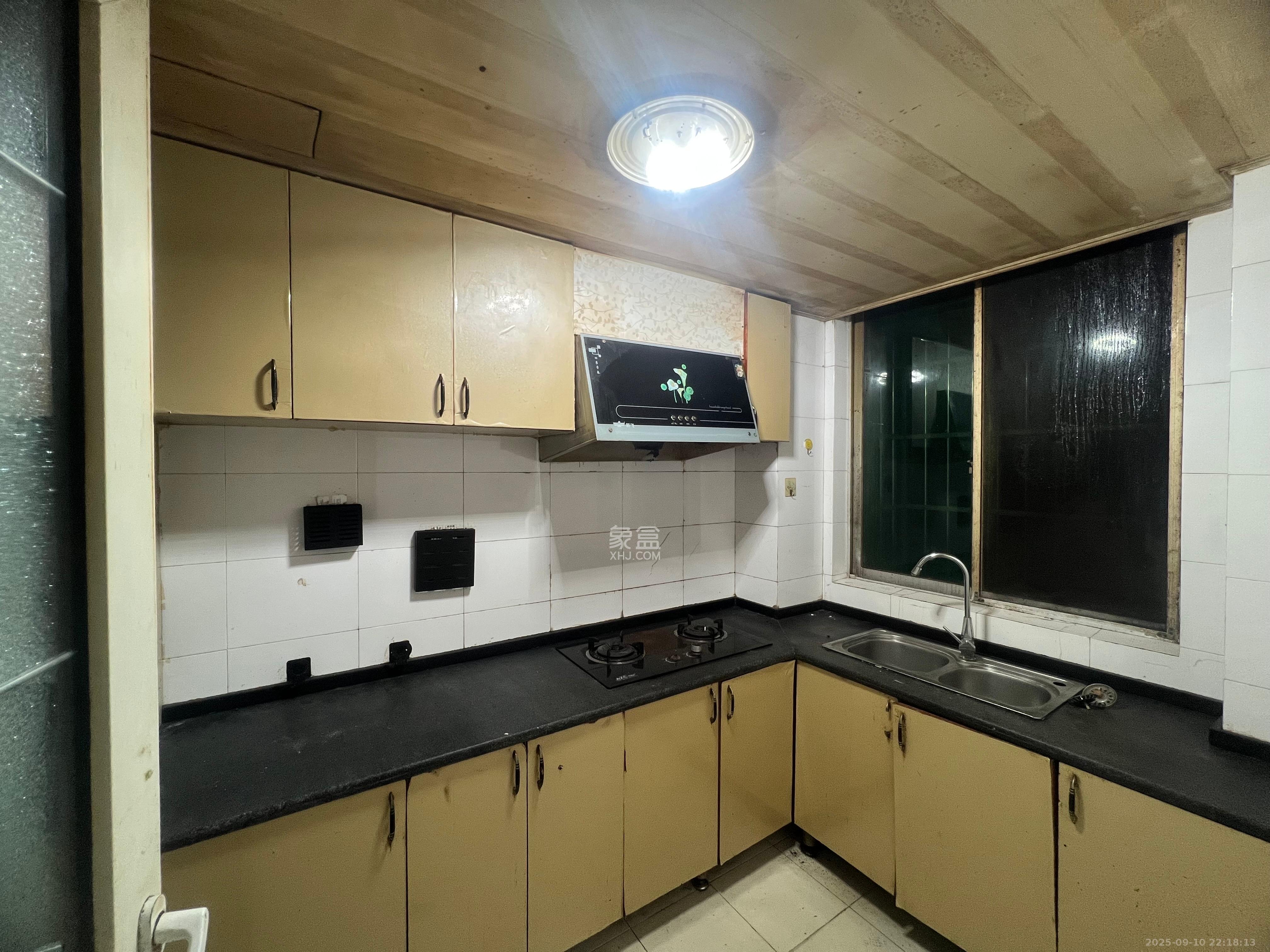 中南汽车世界 2室1厅1卫 1100.0元/月 中南汽车世界 2室1厅1卫 1100.0元/月室内图