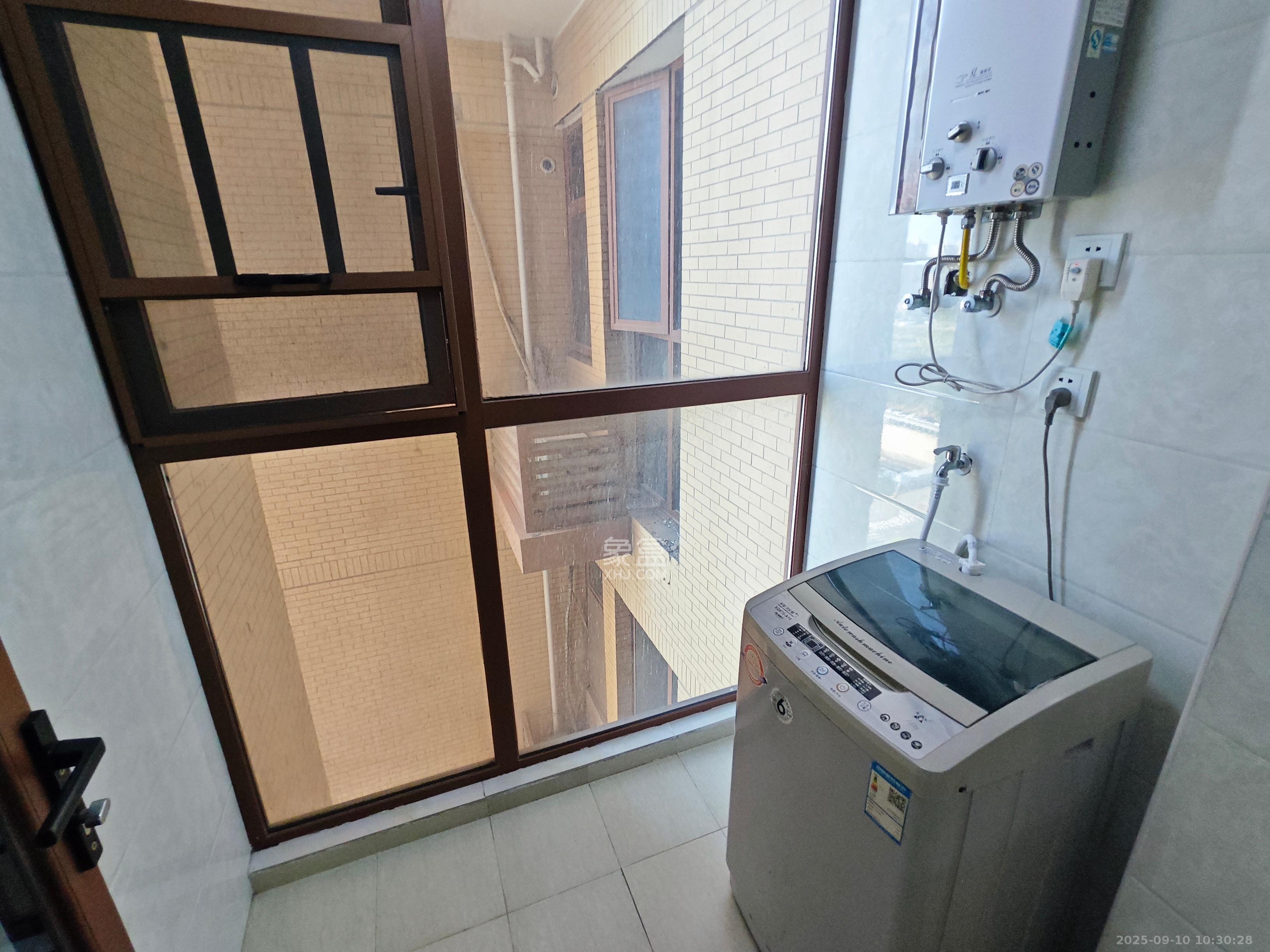万里时代  1室2厅1卫   2600.00元/月室内图