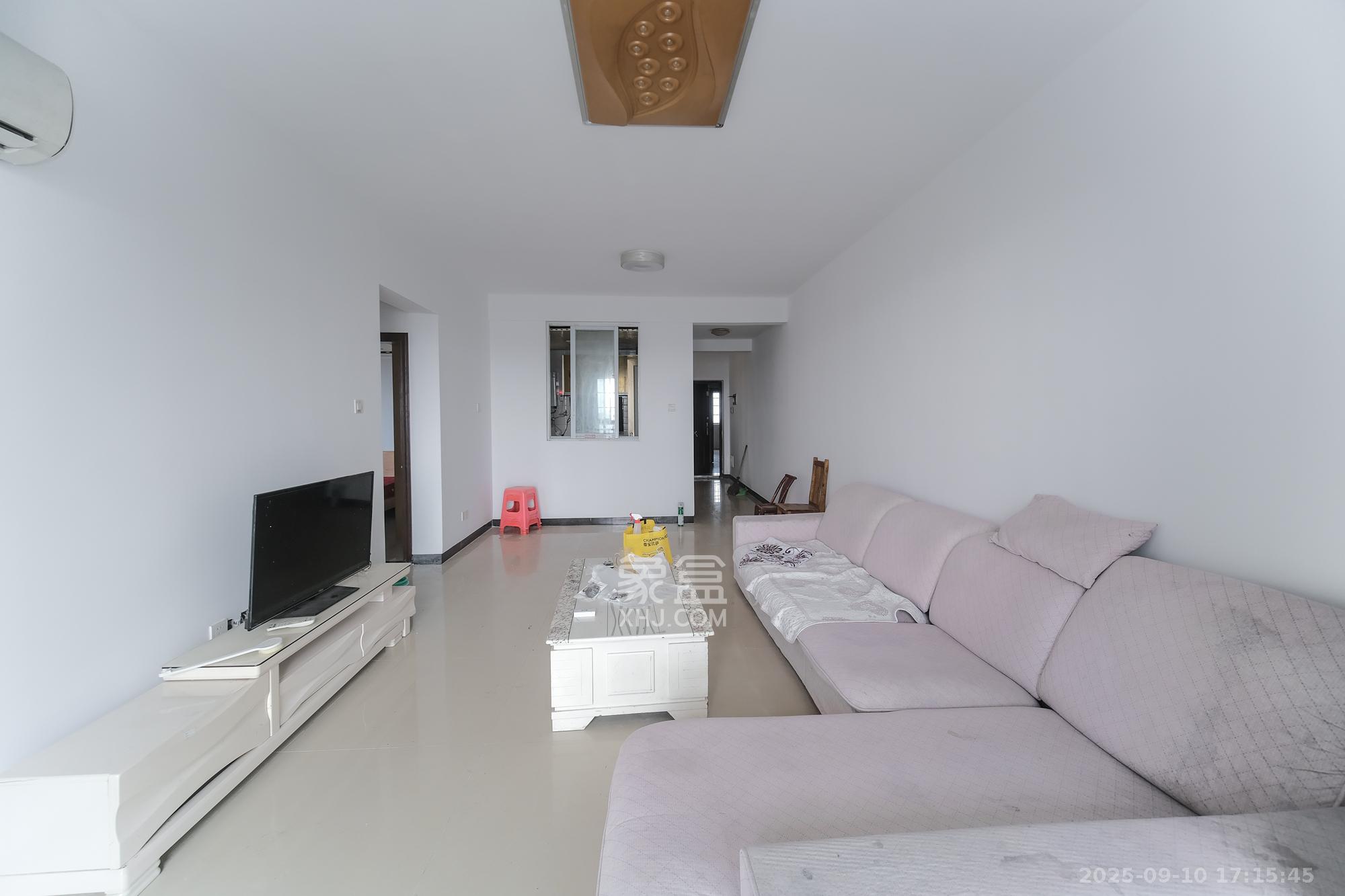 盛地春天里 1室2厅1卫 60.0万 盛地春天里 1室2厅1卫 60.0万客厅