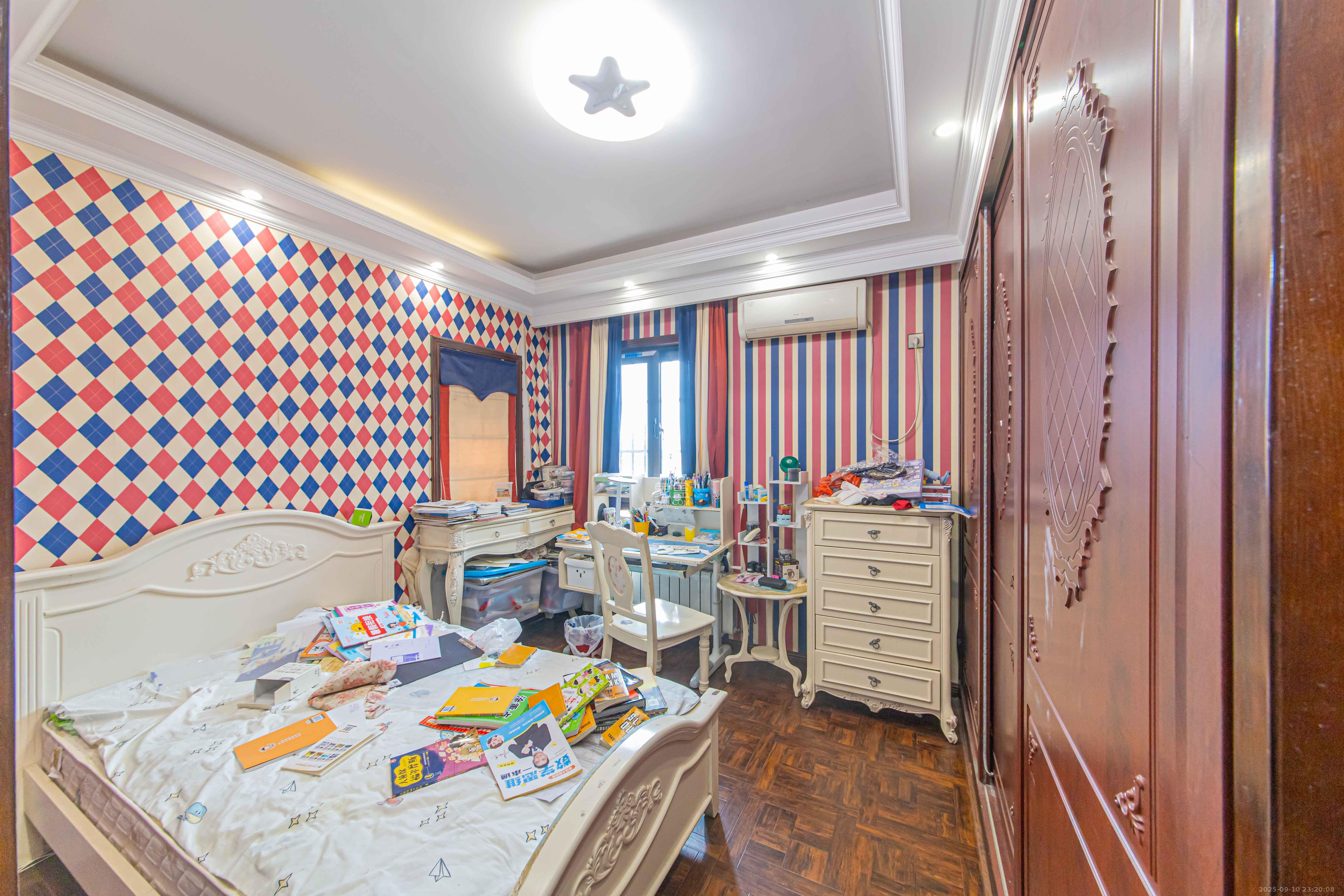 中信凯旋蓝岸(中信新城三期)  4室2厅2卫    136.0万 中信凯旋蓝岸(中信新城三期)  4室2厅2卫    136.0万卧室