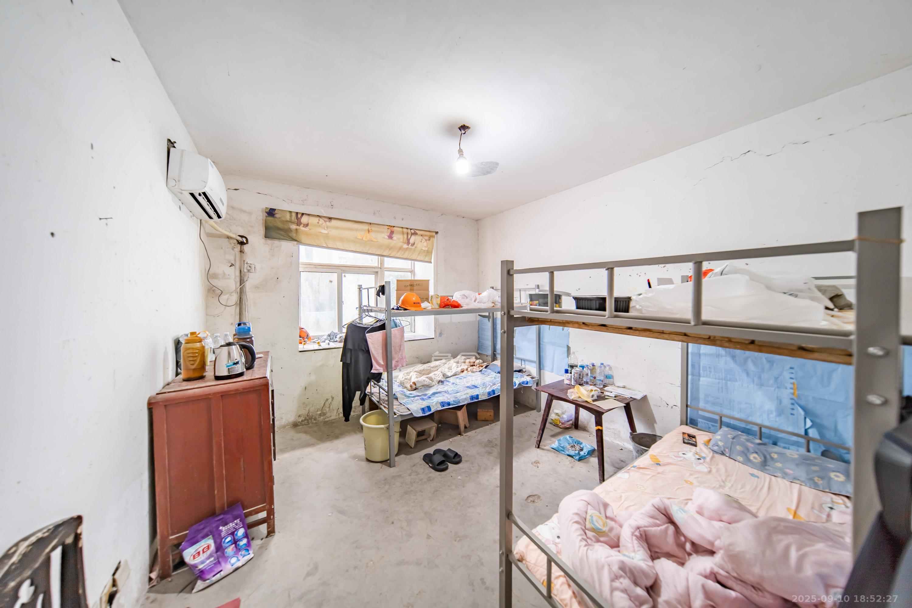 洋湖景园 3室2厅2卫 80.0万 洋湖景园 3室2厅2卫 80.0万卧室