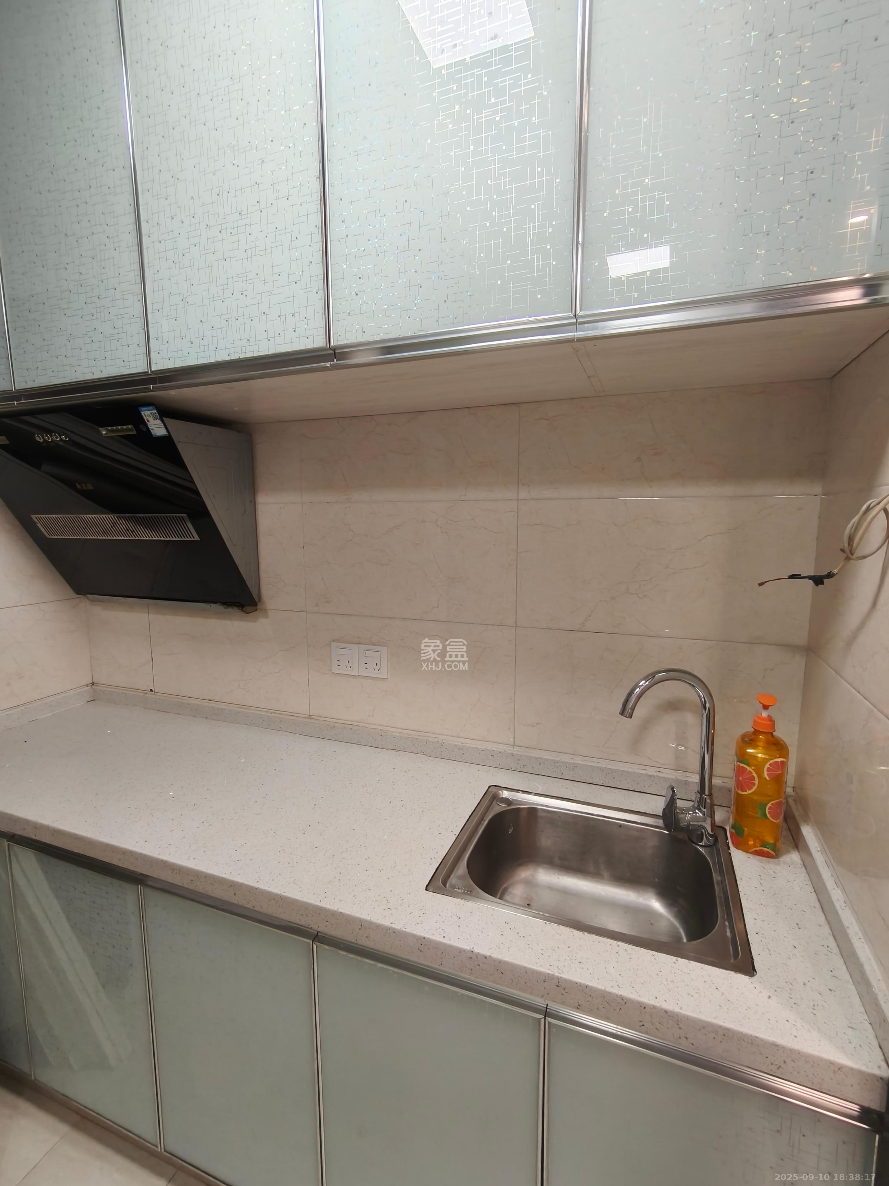 金茂梅溪湖  1室1厅1卫    1600.0元/月室内图