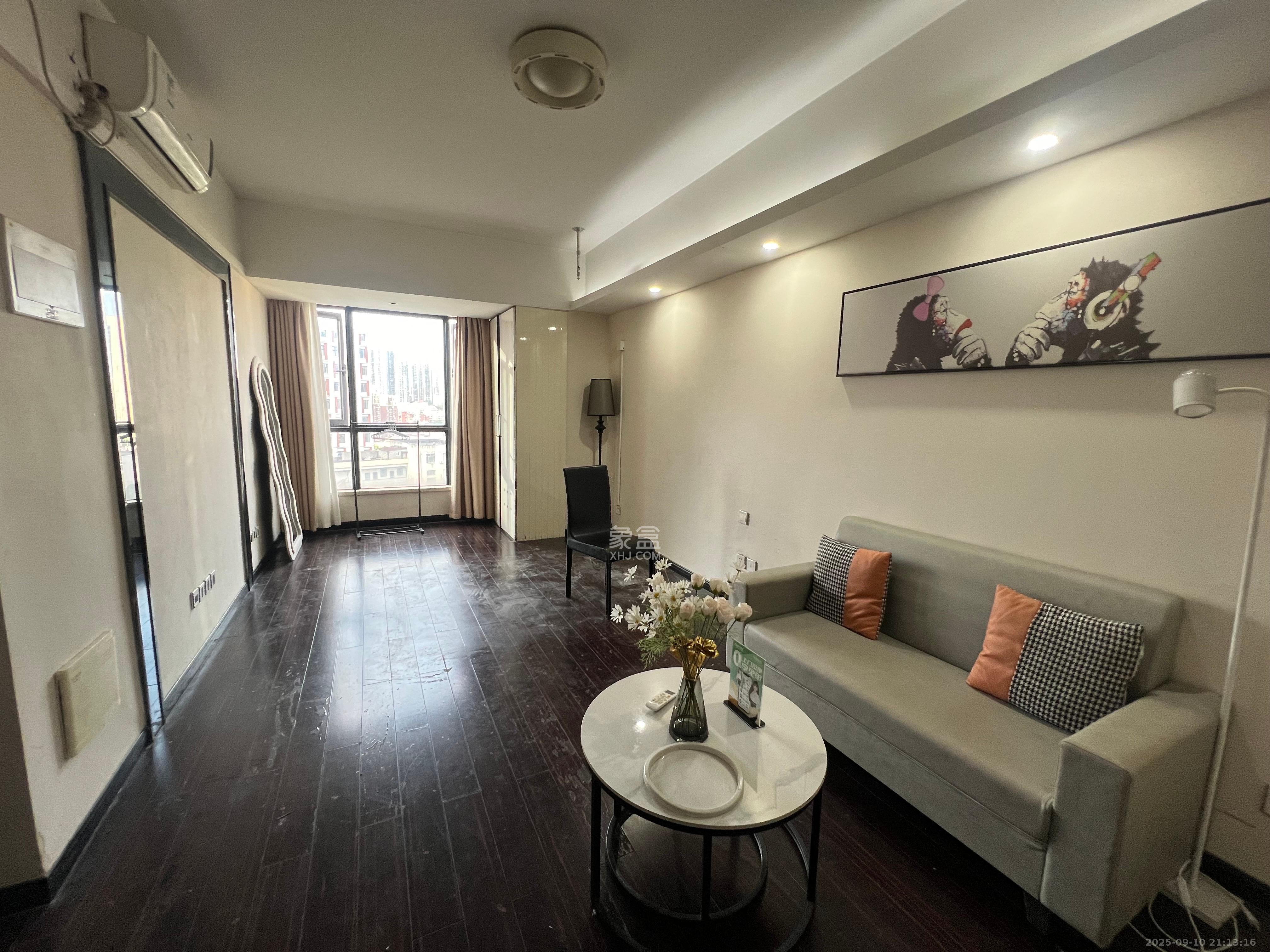 德思勤城市广场(宝格丽公寓) 1室1厅1卫 1400.0元/月 德思勤城市广场(宝格丽公寓) 1室1厅1卫 1400.0元/月室内图