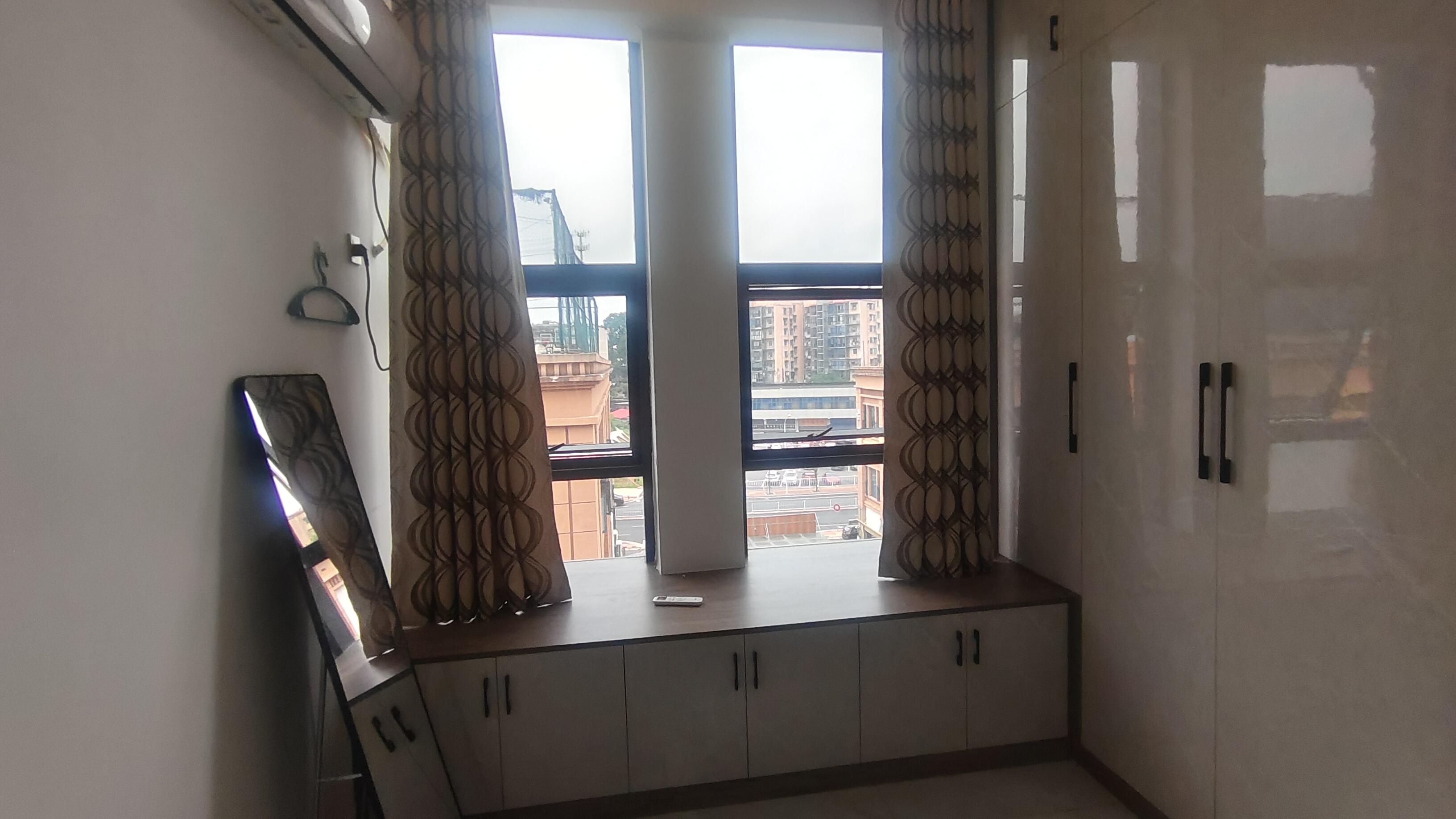 赫山新天地  1室0厅0卫    1300.0元/月室内图