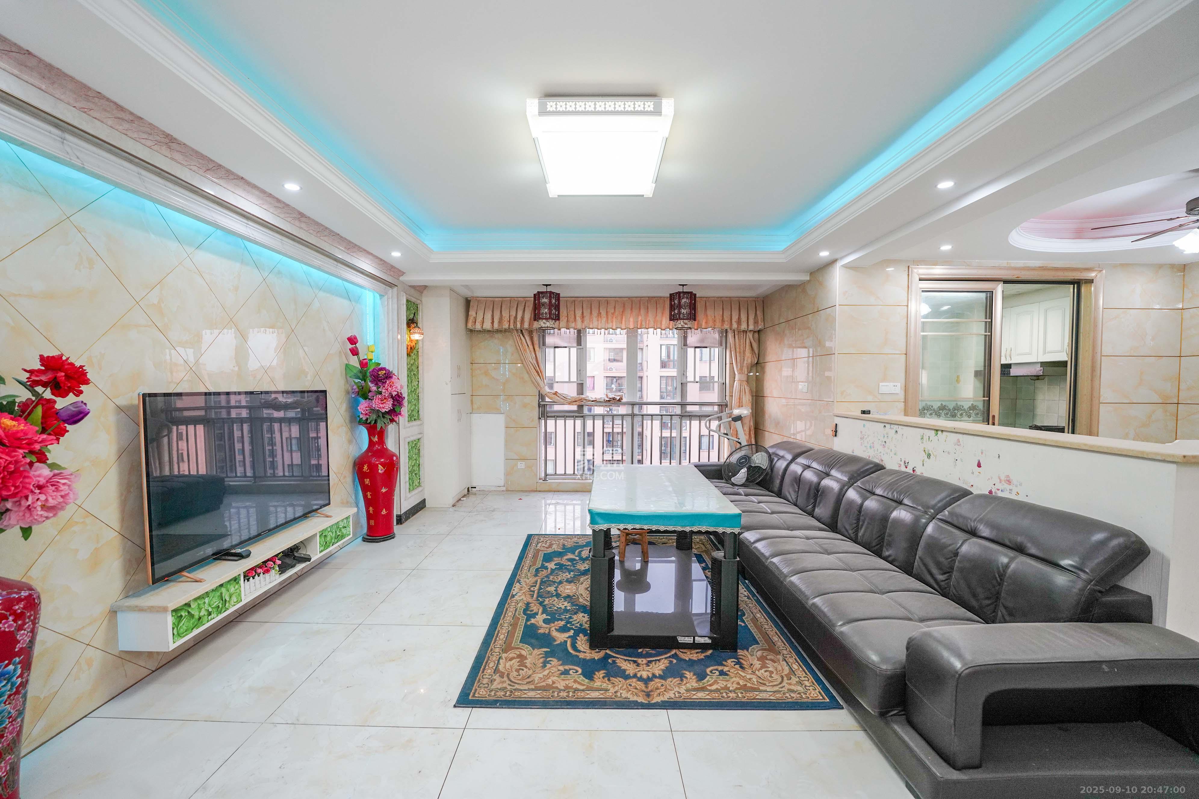 丽发新城  3室2厅2卫    95.0万