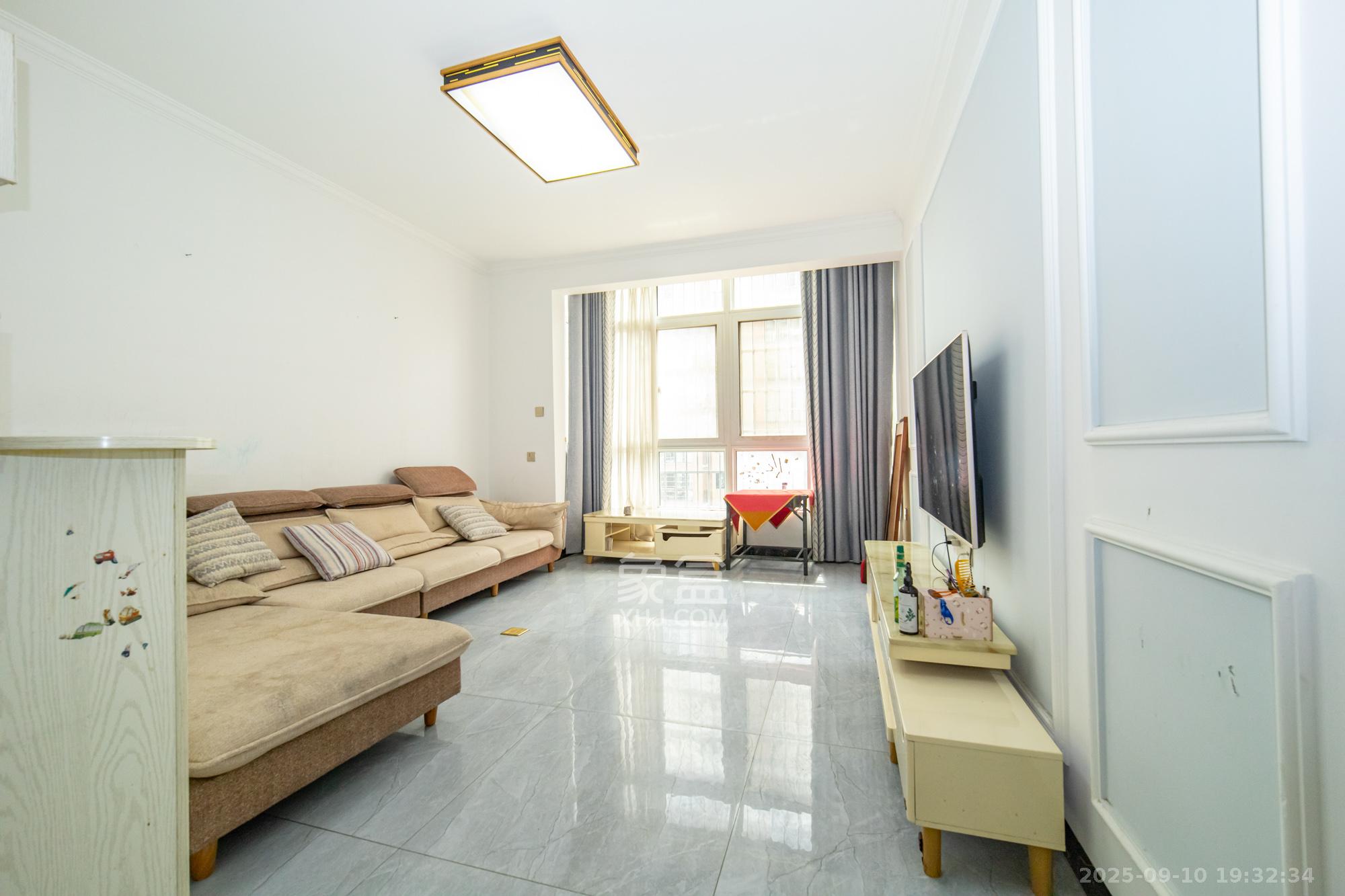 楚天世纪城东苑  2室2厅1卫    56.8万客厅