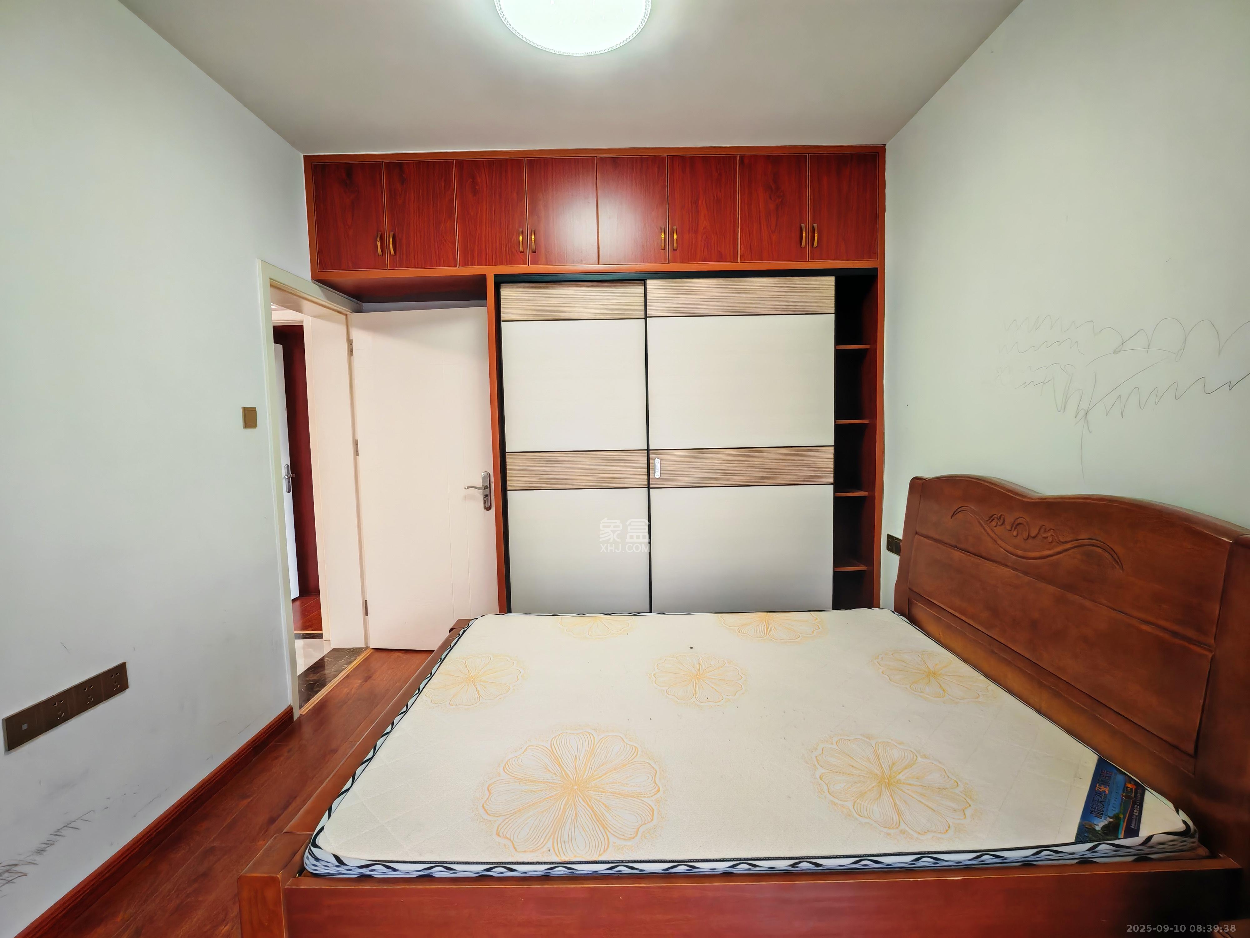 新新花园 2室2厅1卫 2200.0元/月 新新花园 2室2厅1卫 2200.0元/月室内图