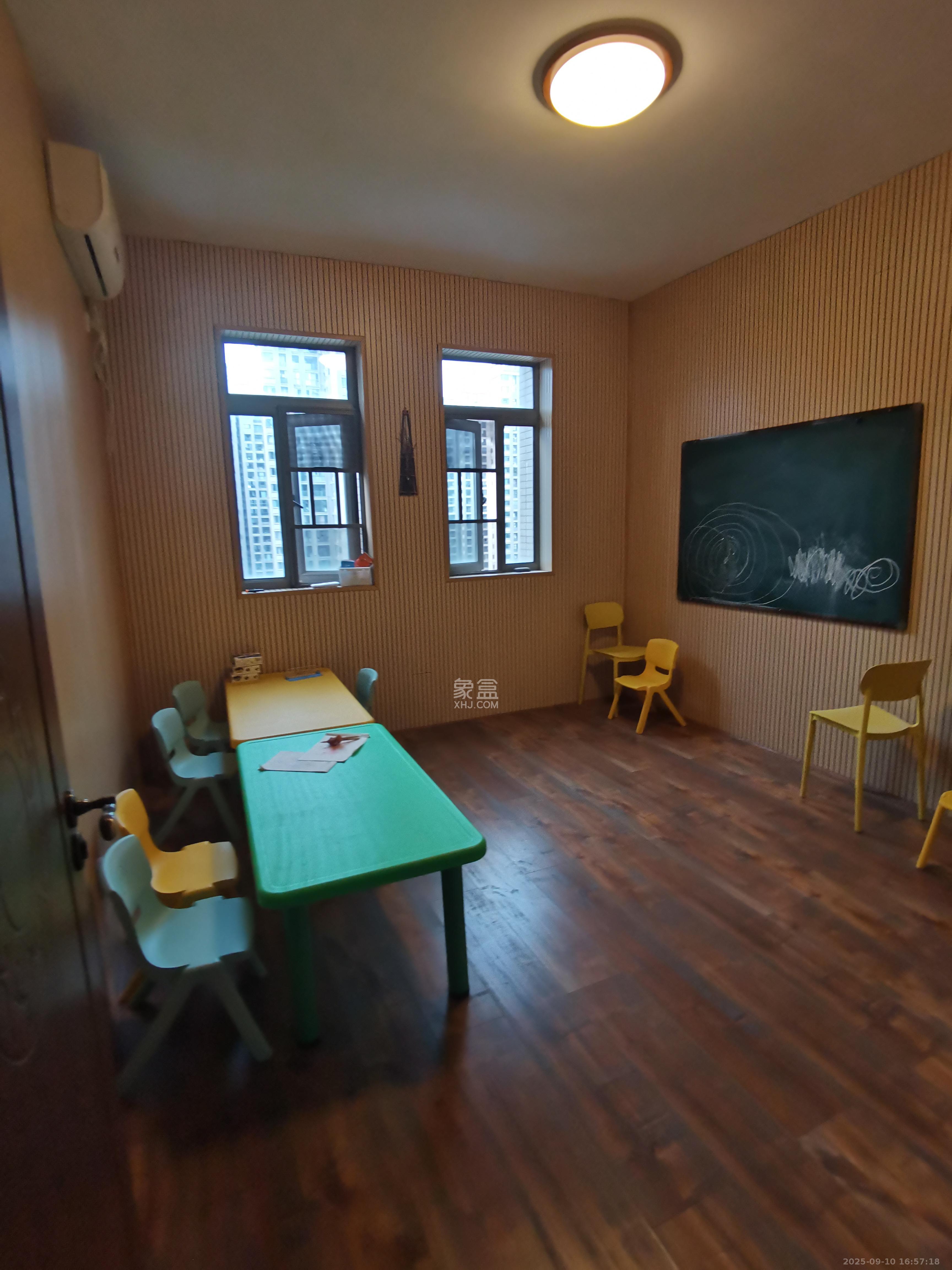 八方小区C区 4室2厅2卫 4500.0元/月 八方小区C区 4室2厅2卫 4500.0元/月室内图