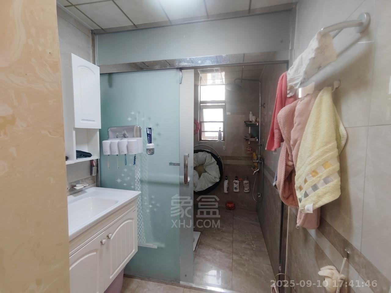 奥园广场 3室2厅2卫 2500.0元/月 奥园广场 3室2厅2卫 2500.0元/月室内图