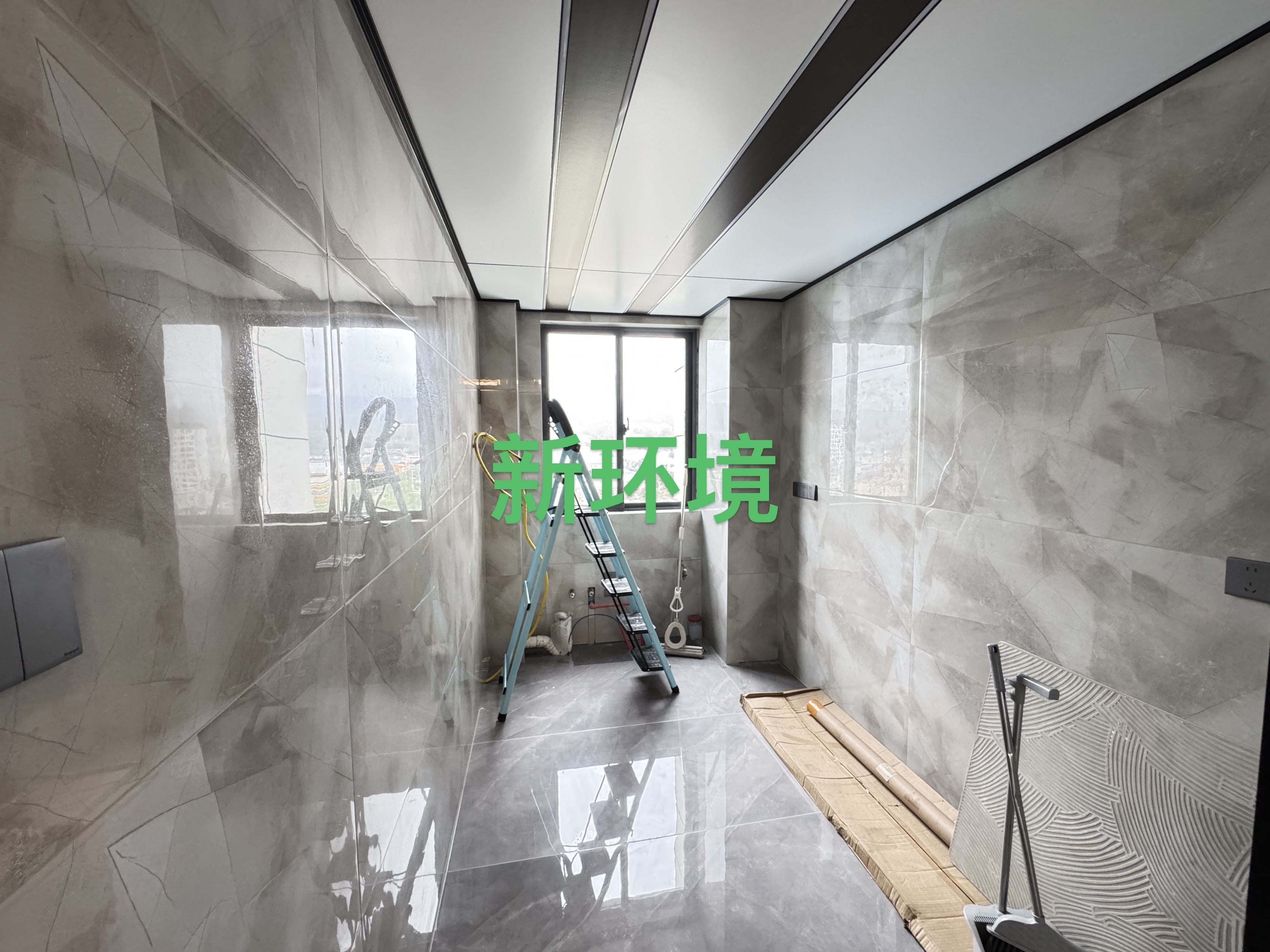 滨江名城  3室2厅2卫    68.0万客厅