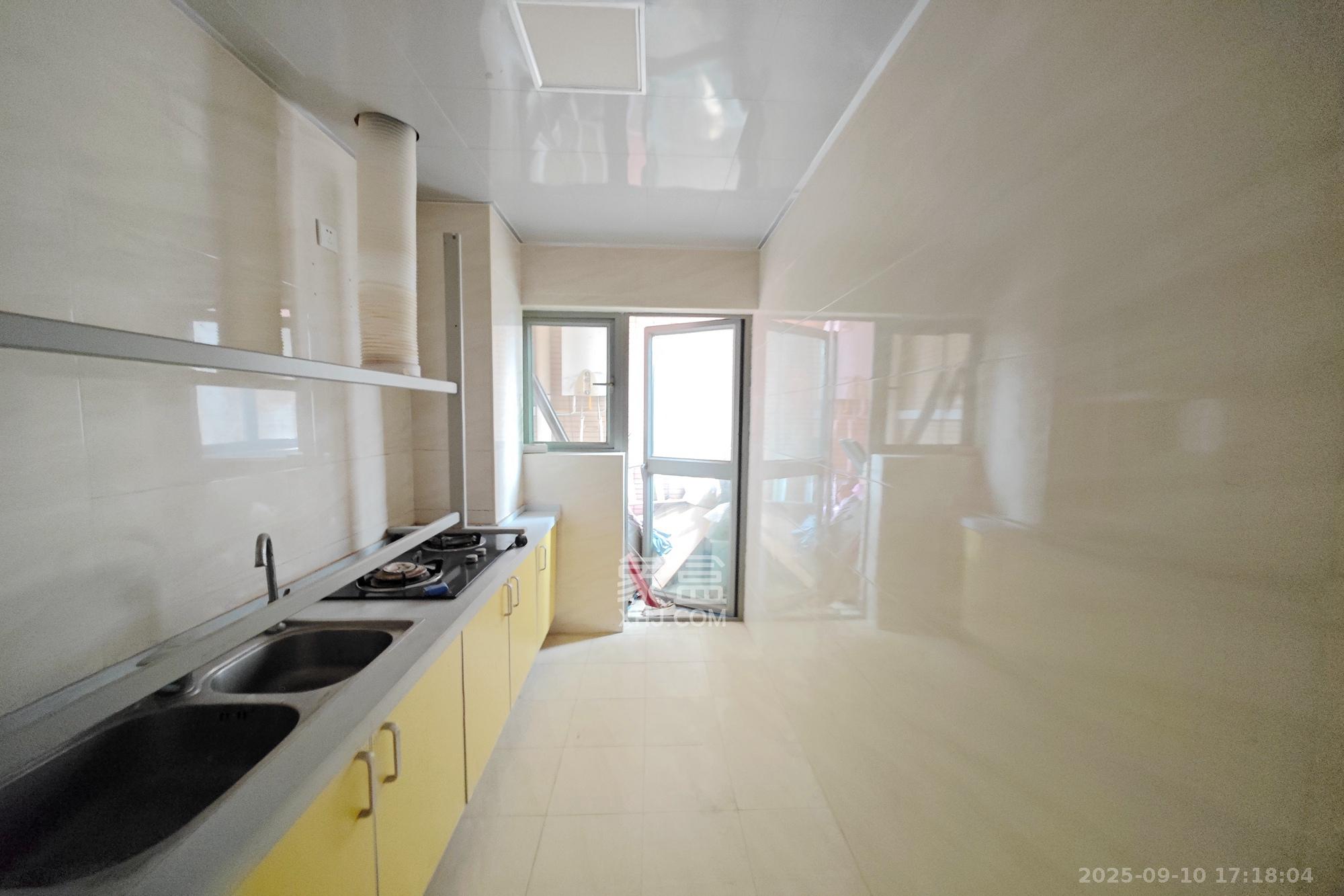 新城新世界一二三期  2室2厅1卫    78.0万厨房