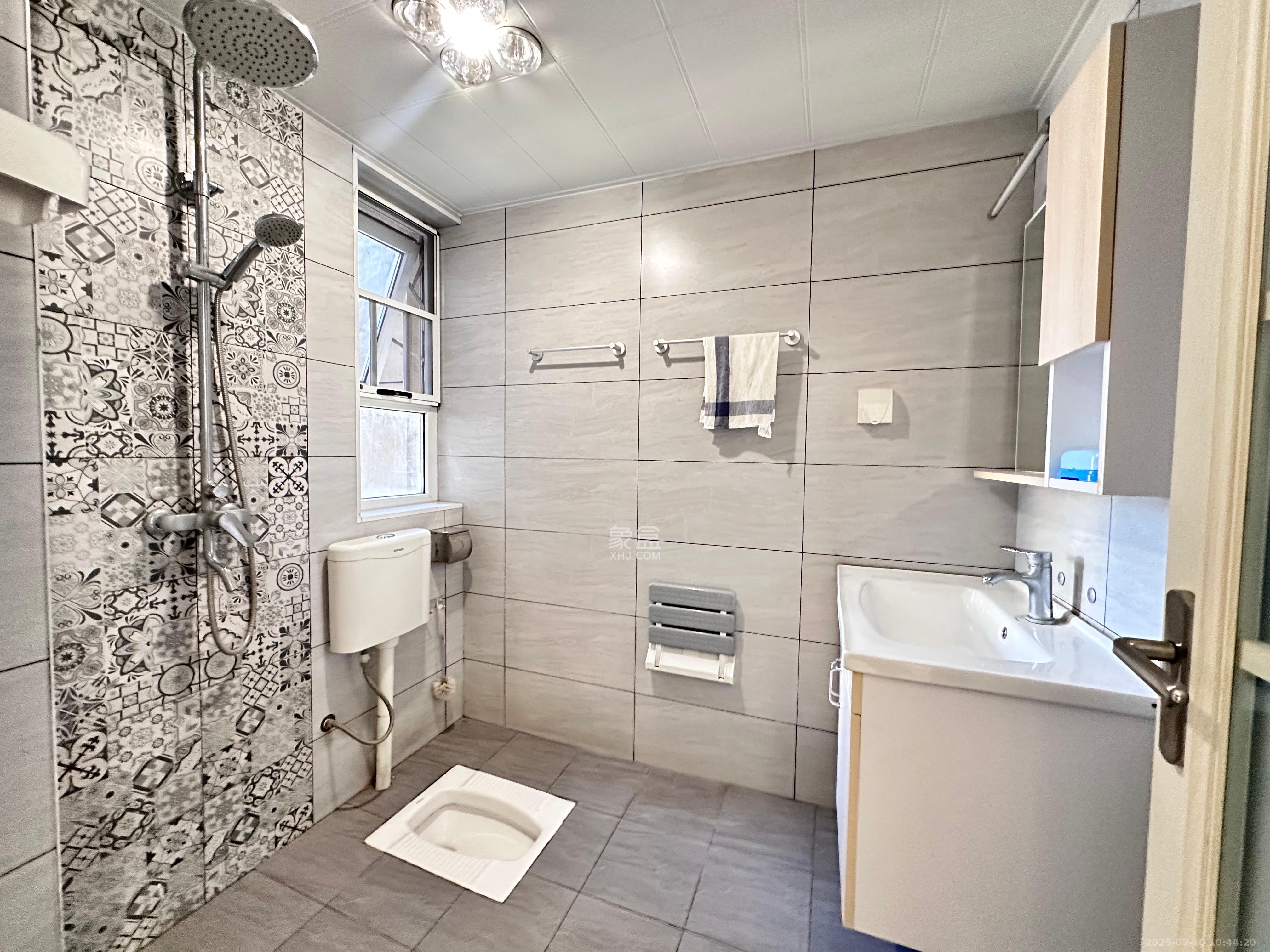 当代滨江MOMA  3室2厅2卫    4000.0元/月室内图