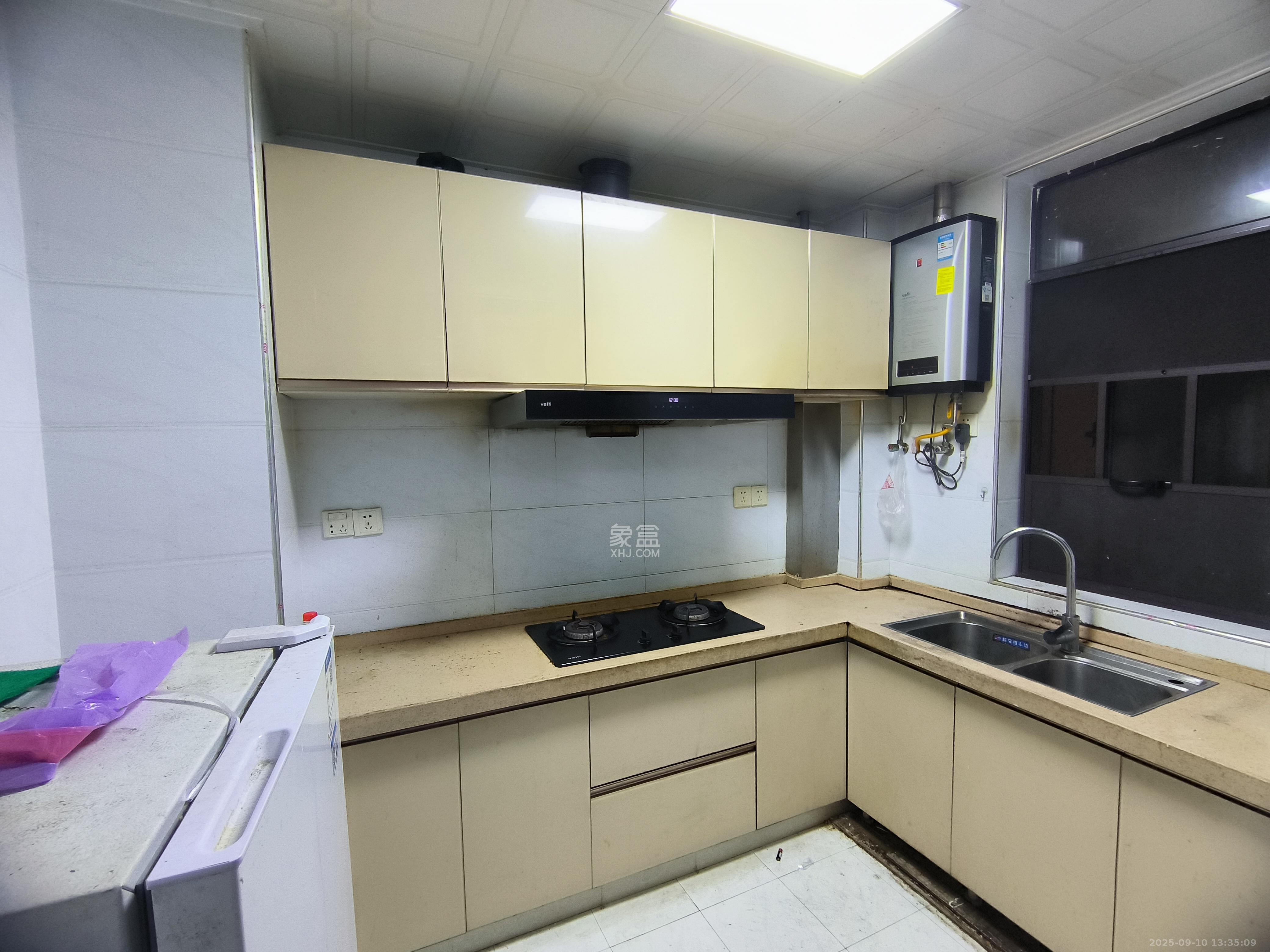 梅溪湖金茂悦(金悦雅苑)  3室2厅1卫    2800.0元/月 梅溪湖金茂悦(金悦雅苑)  3室2厅1卫    2800.0元/月室内图