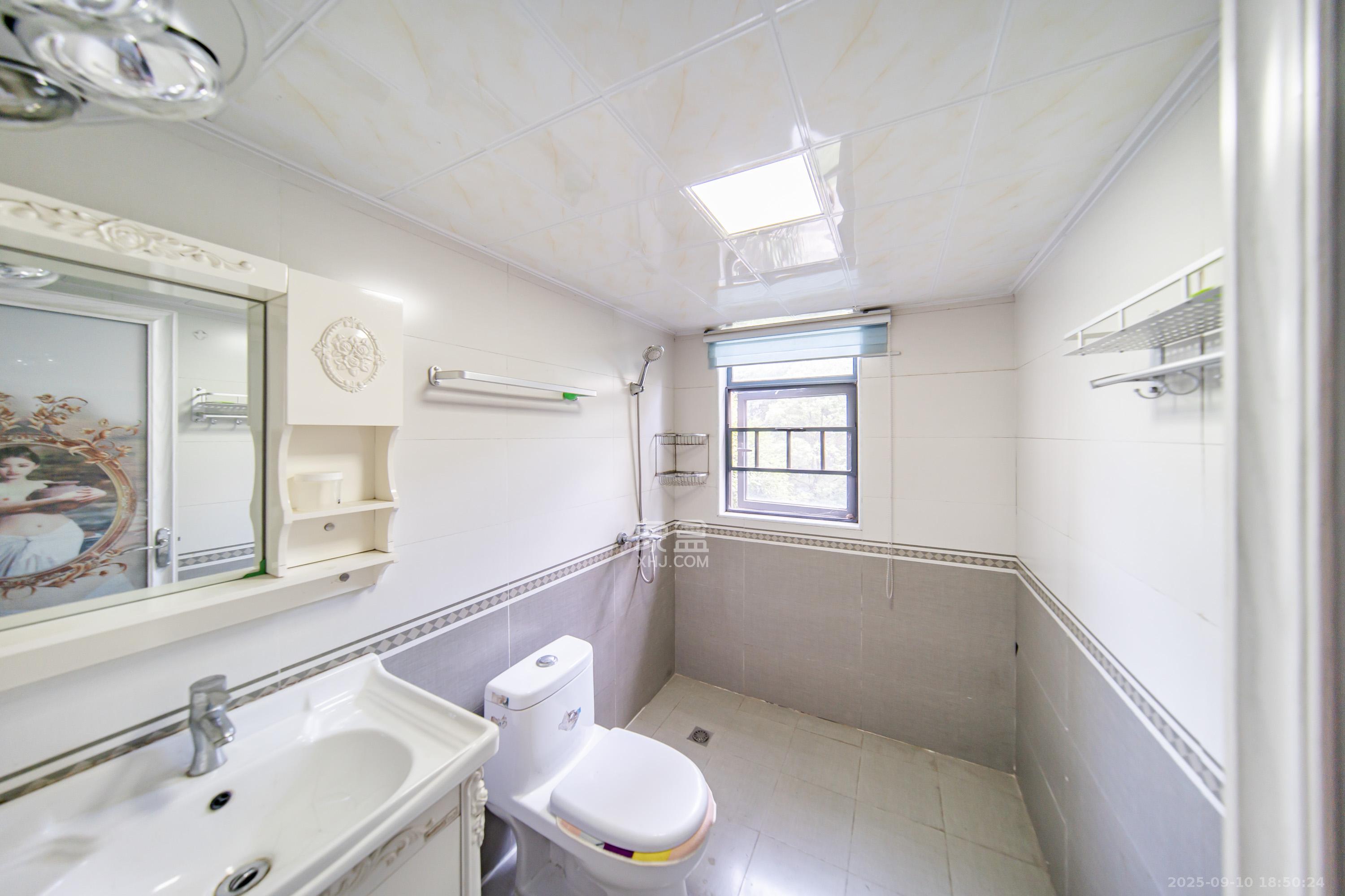 湘熙水郡(观澜海赋家园) 3室2厅2卫 113.0万 湘熙水郡(观澜海赋家园) 3室2厅2卫 113.0万卫生间