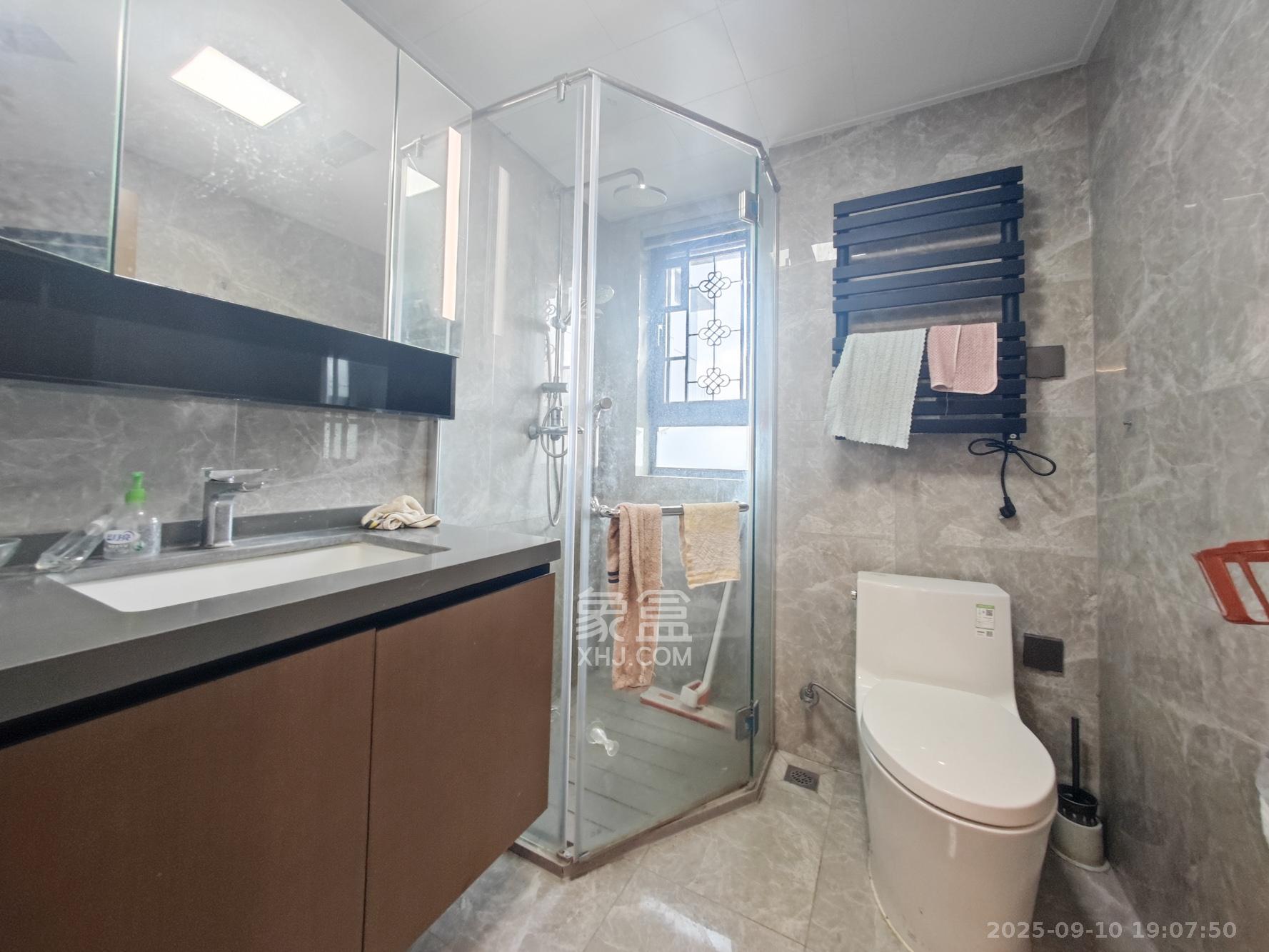 万科金色麦田  4室2厅2卫    185.0万 万科金色麦田  4室2厅2卫    185.0万卫生间