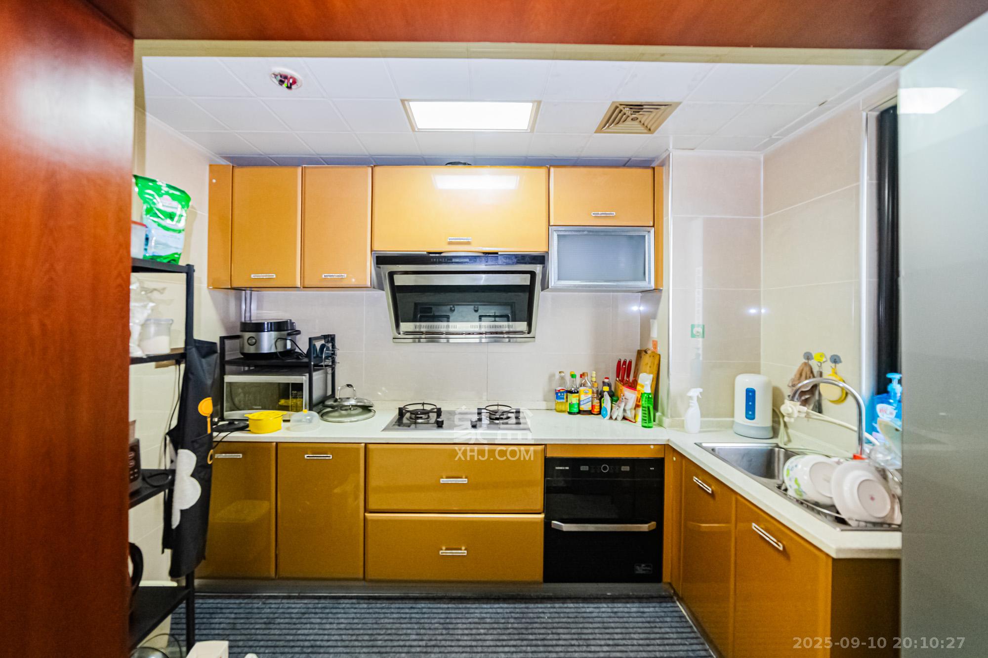 万科城  3室2厅1卫    113.0万厨房