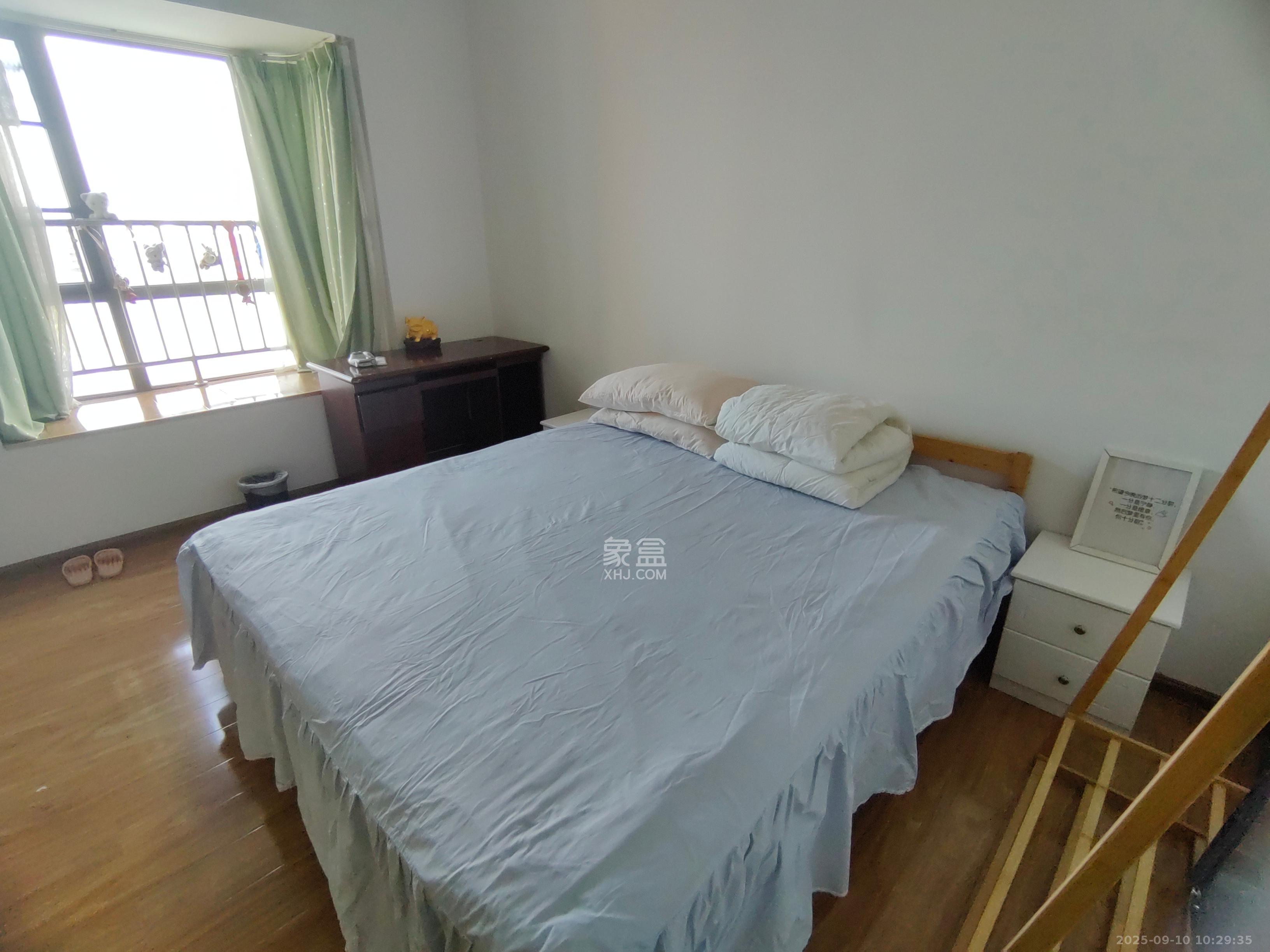 德庆水韵山城  3室2厅2卫   2300.00元/月室内图
