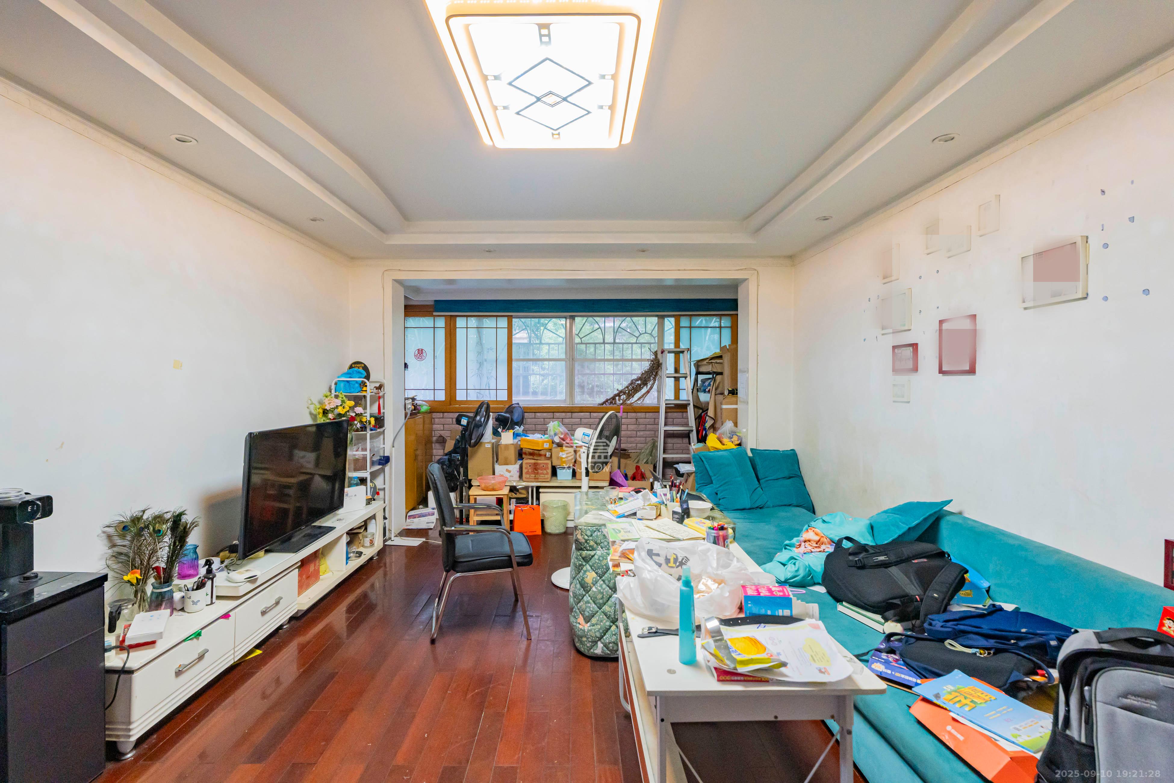 金帆小区 3室2厅2卫 78.0万 金帆小区 3室2厅2卫 78.0万客厅