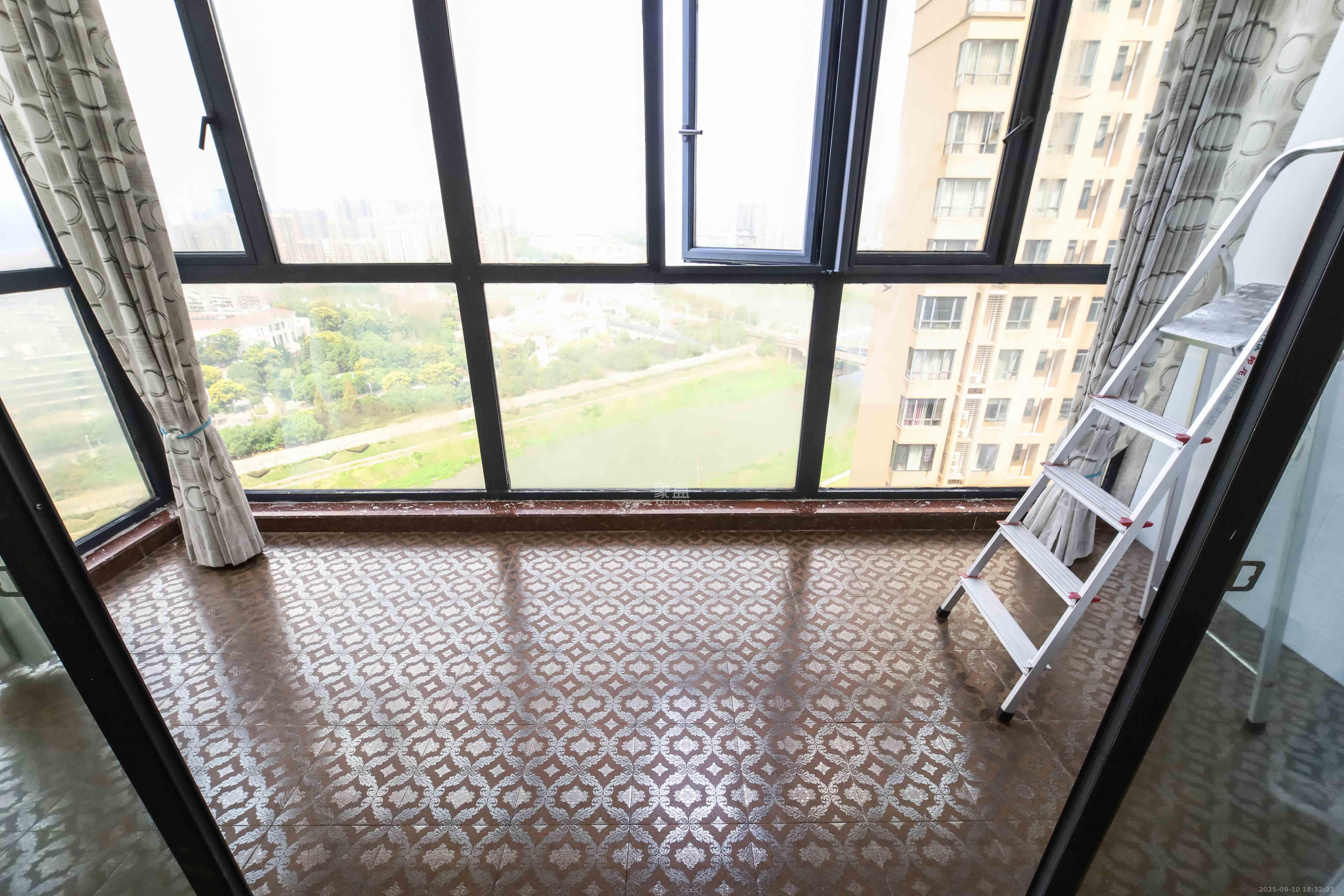 江河双水湾  4室2厅2卫    139.0万 江河双水湾  4室2厅2卫    139.0万阳台