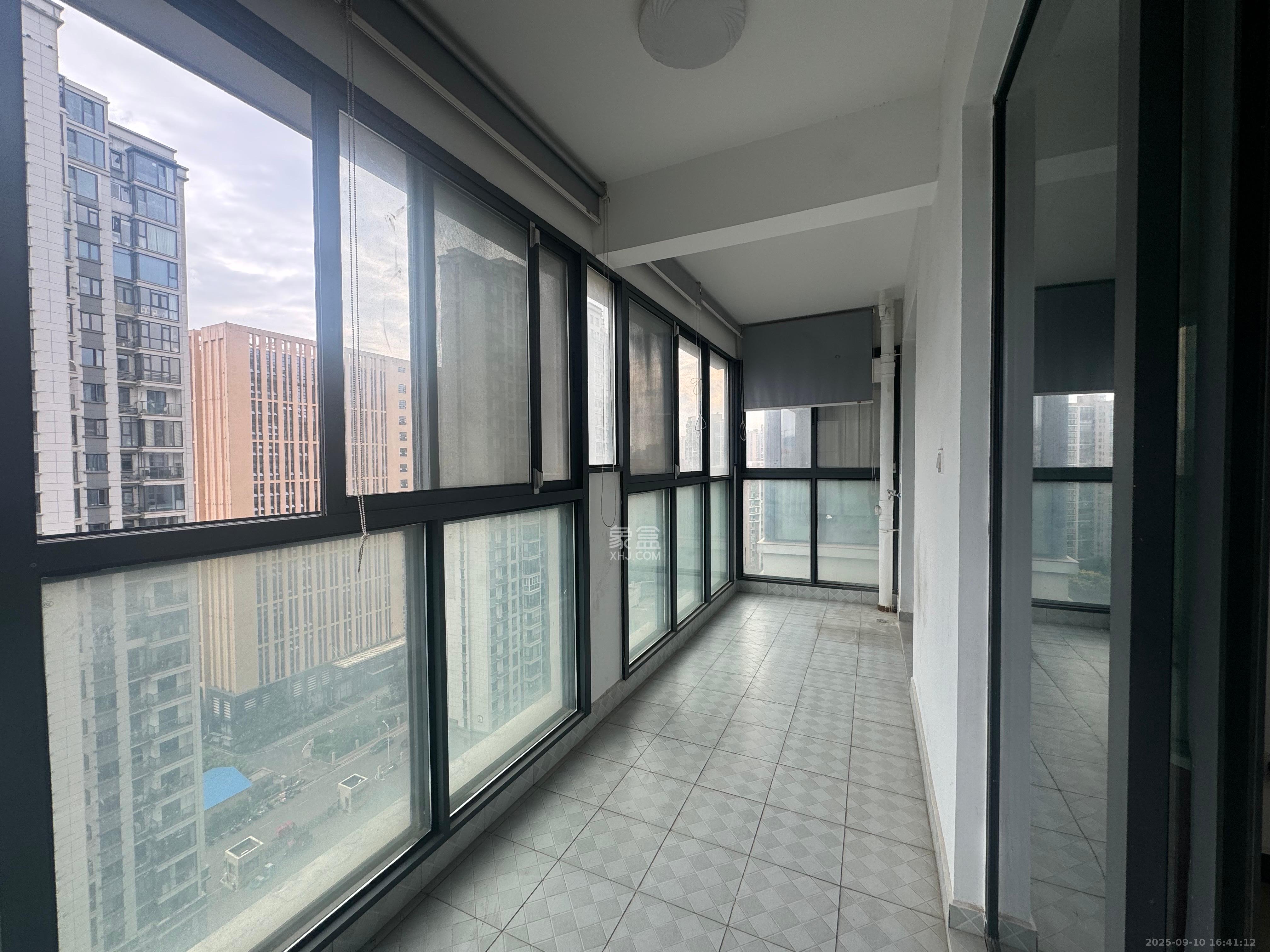 天翼花园(中国电信单位房) 5室2厅2卫 4600.0元/月 天翼花园(中国电信单位房) 5室2厅2卫 4600.0元/月室内图