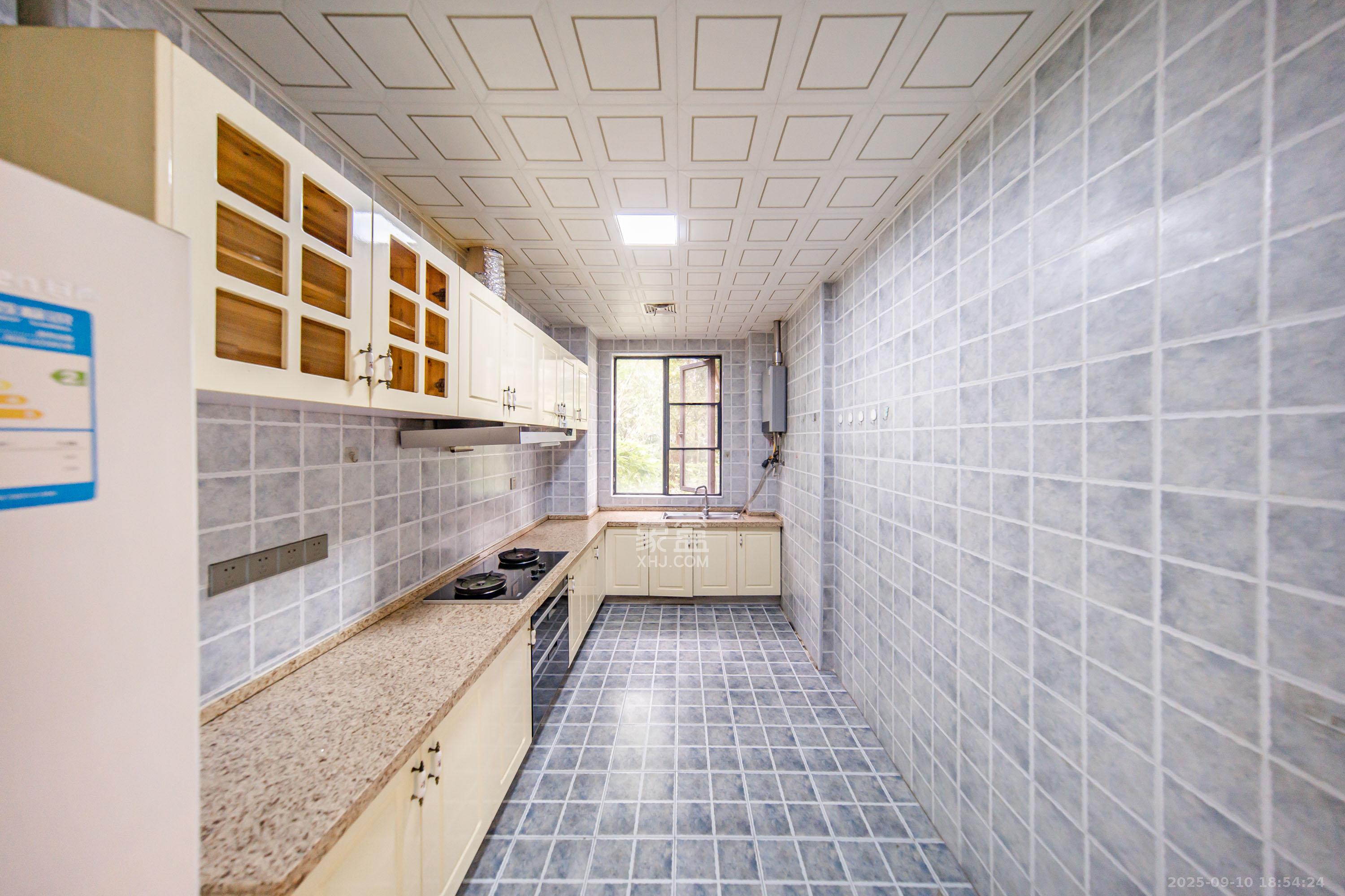 阳光100三期 3室2厅1卫 105.0万 阳光100三期 3室2厅1卫 105.0万厨房