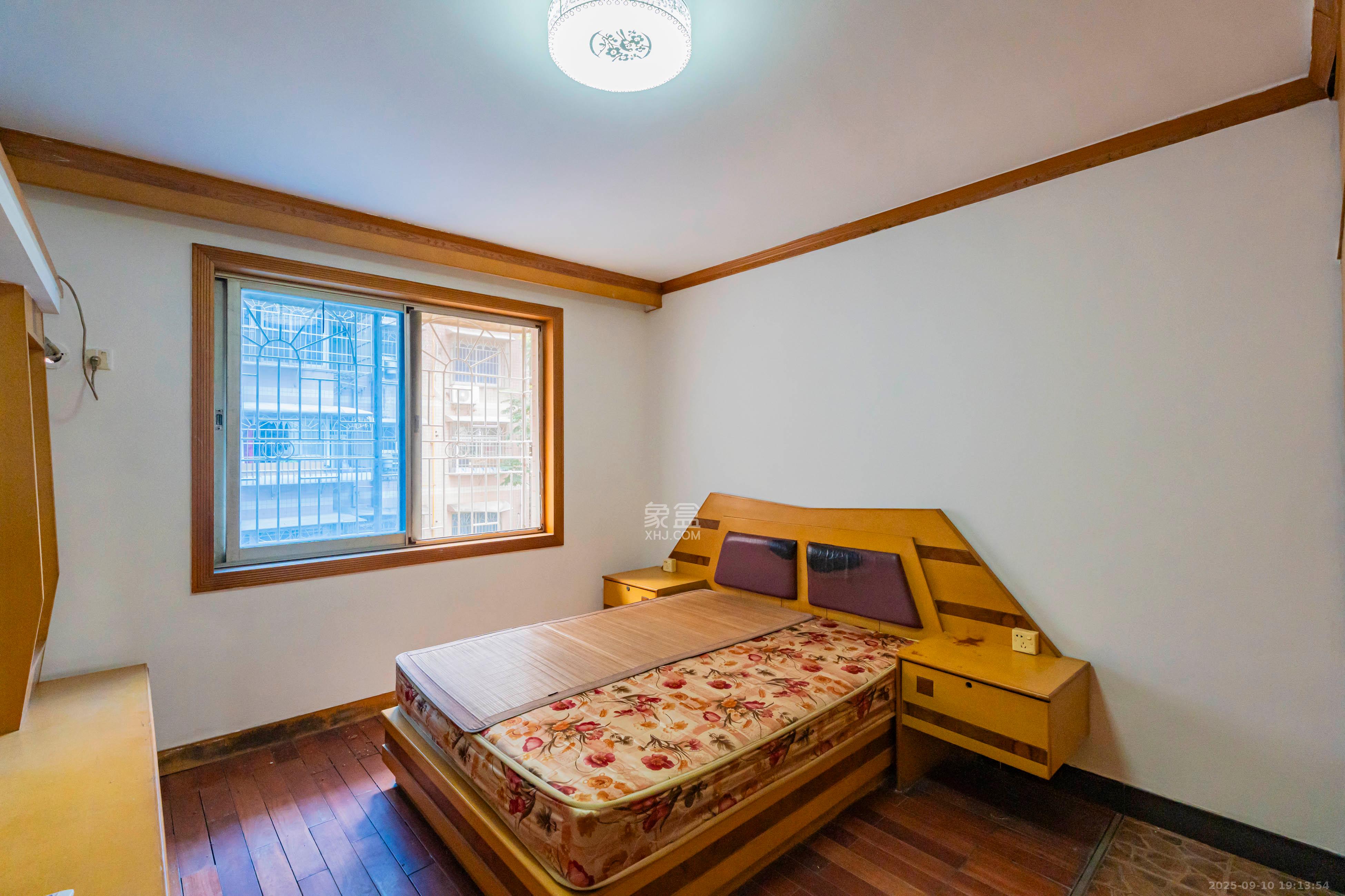 兴汉门公寓 4室2厅1卫 115.0万 兴汉门公寓 4室2厅1卫 115.0万卧室