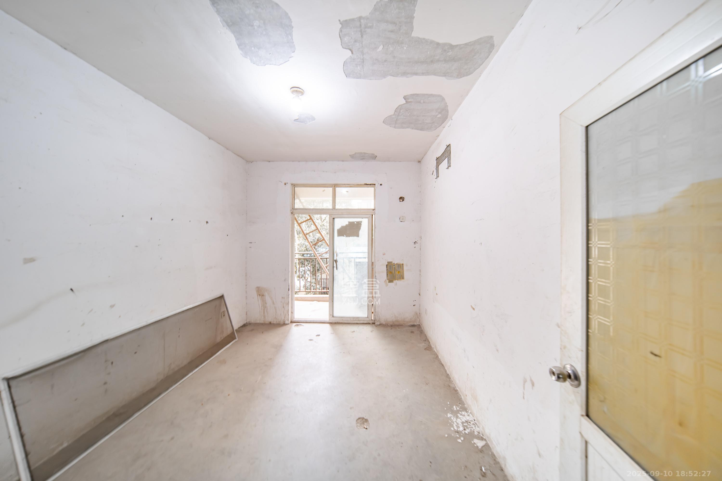 洋湖景园 3室2厅2卫 80.0万 洋湖景园 3室2厅2卫 80.0万卧室