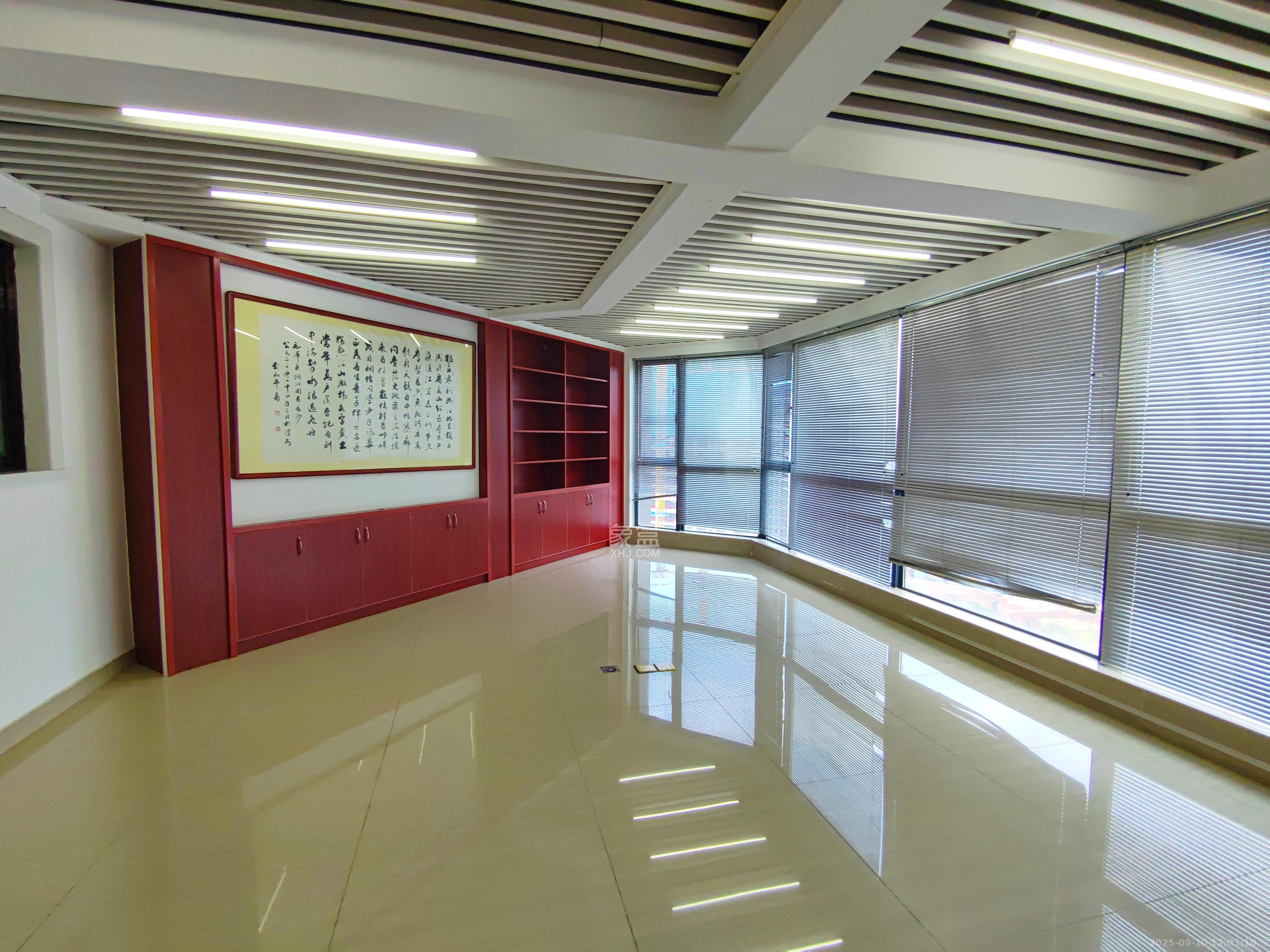 京武浪琴山一、二期  1室2厅2卫    4000.0元/月室内图