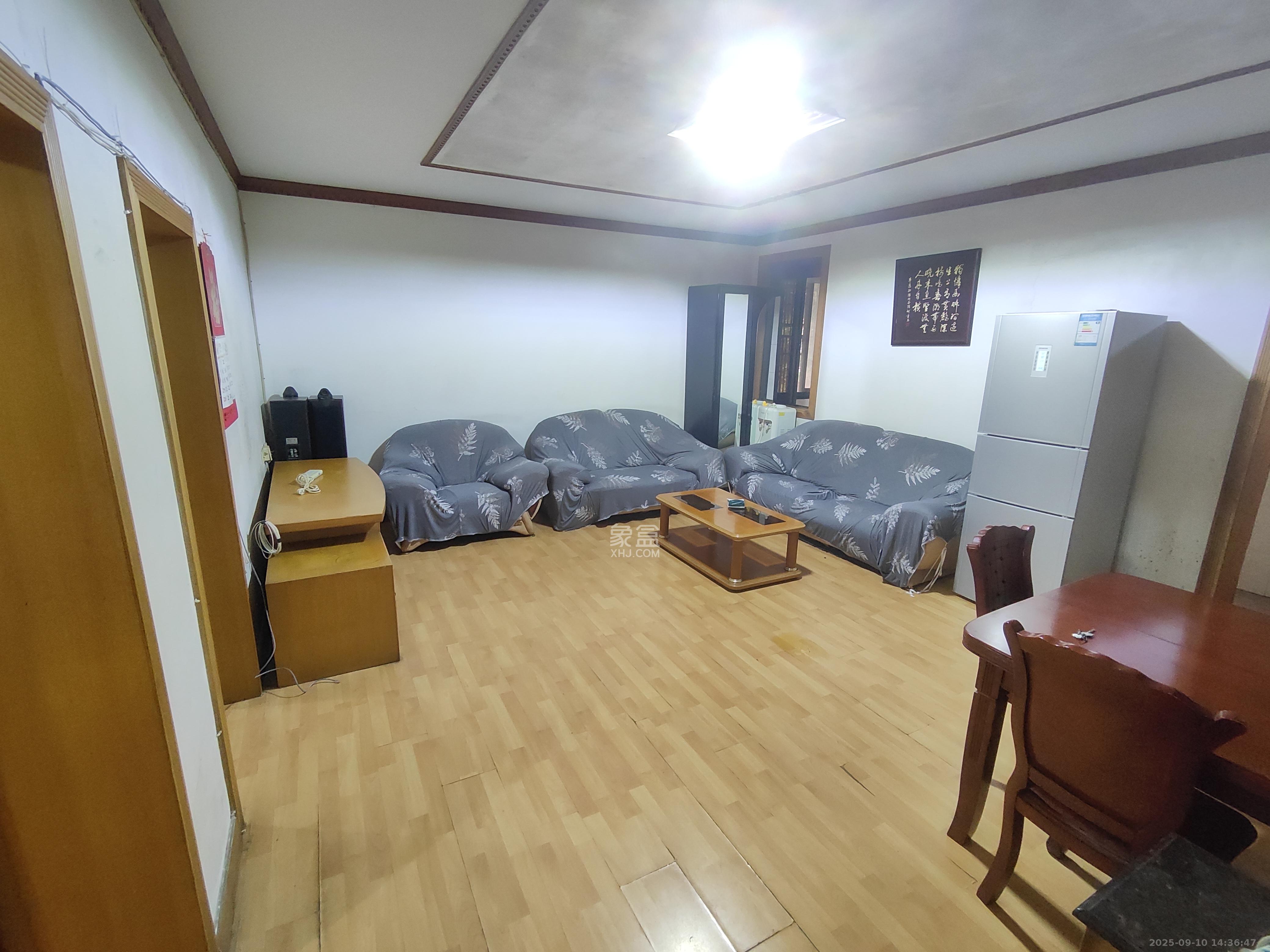 群芳园  2室2厅1卫   1800.00元/月室内图