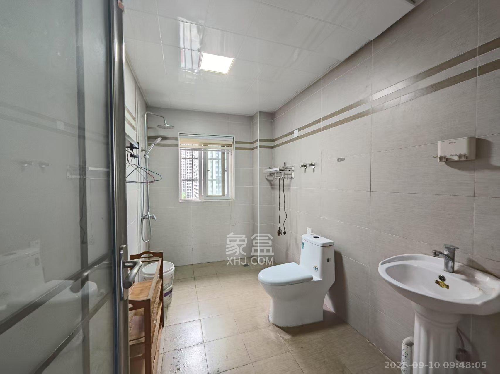 汀湘十里  4室2厅2卫    2400.0元/月 汀湘十里  4室2厅2卫    2400.0元/月室内图