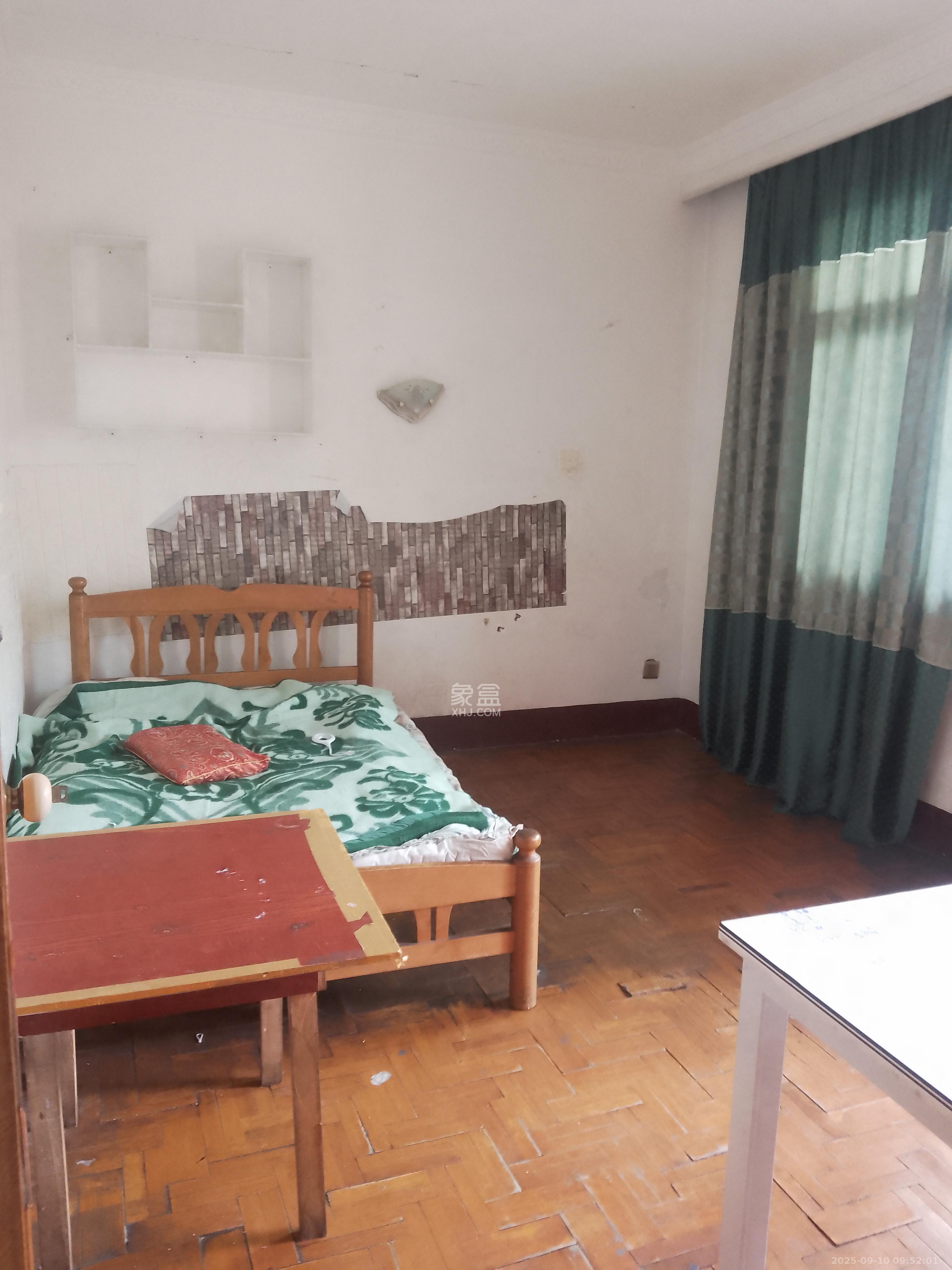 南湖路水工机械厂宿舍 2室1厅1卫 1000.0元/月 南湖路水工机械厂宿舍 2室1厅1卫 1000.0元/月室内图