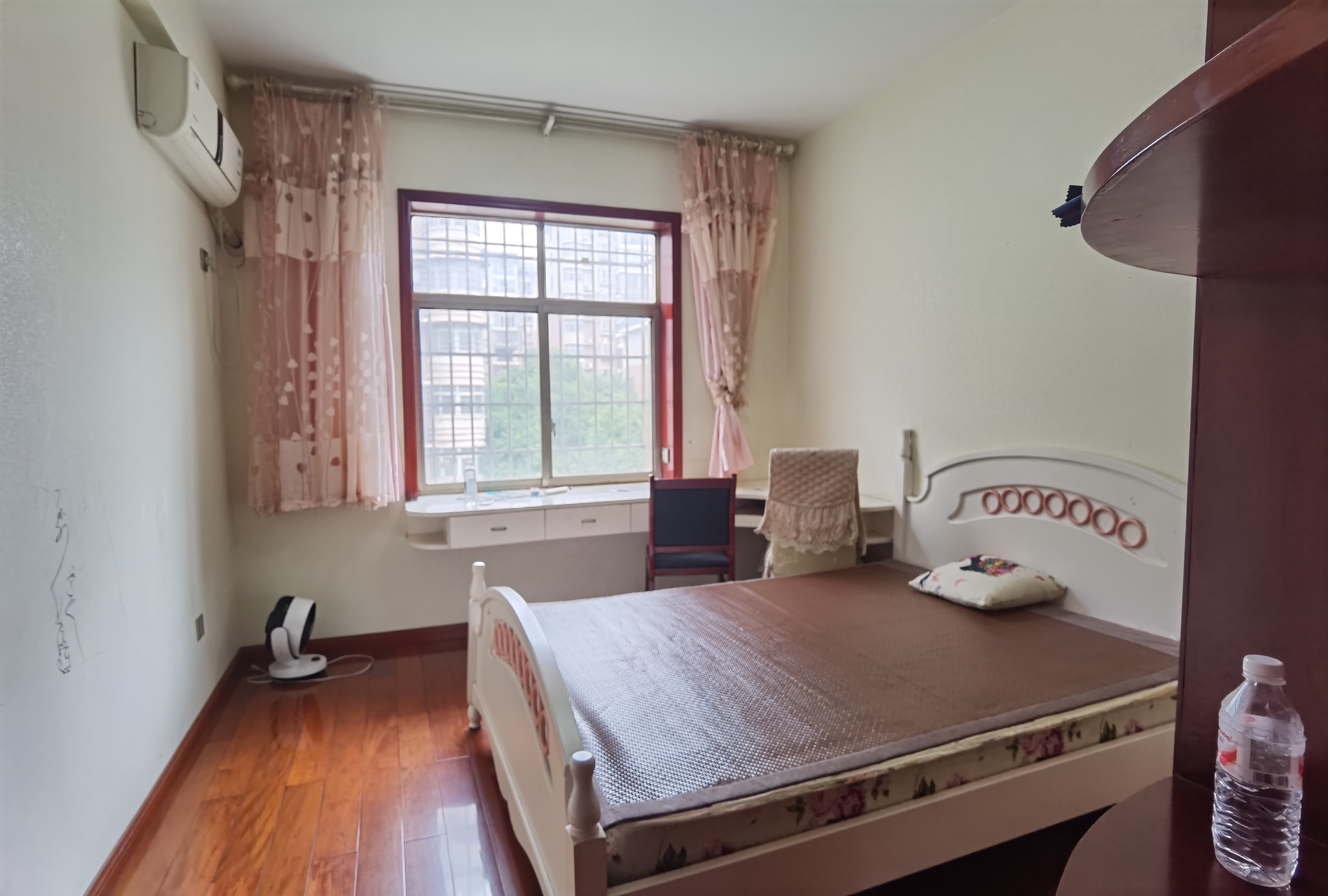 湘中园 4室2厅2卫 82.8万 湘中园 4室2厅2卫 82.8万客厅