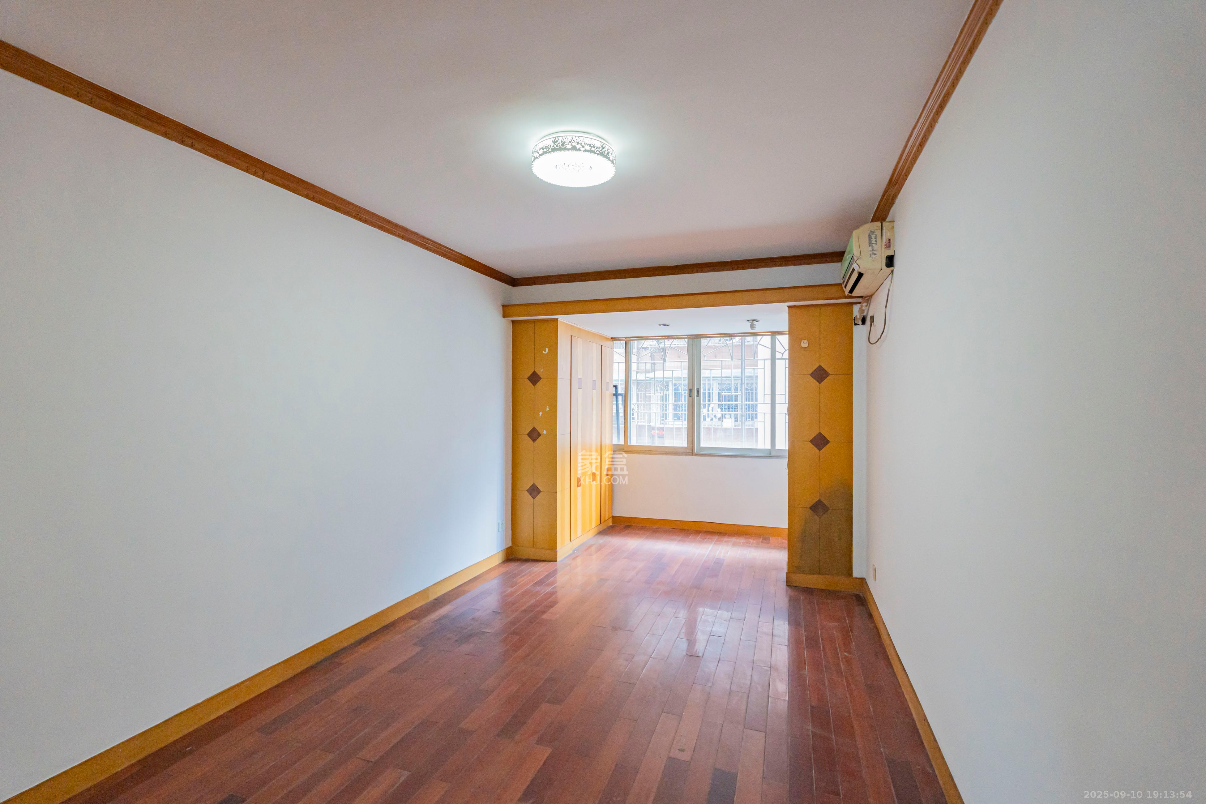 兴汉门公寓  4室2厅1卫    115.0万卧室