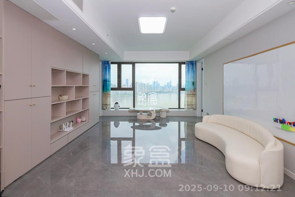 远洋外滩壹号  4室2厅2卫    15000.0元/月室内图