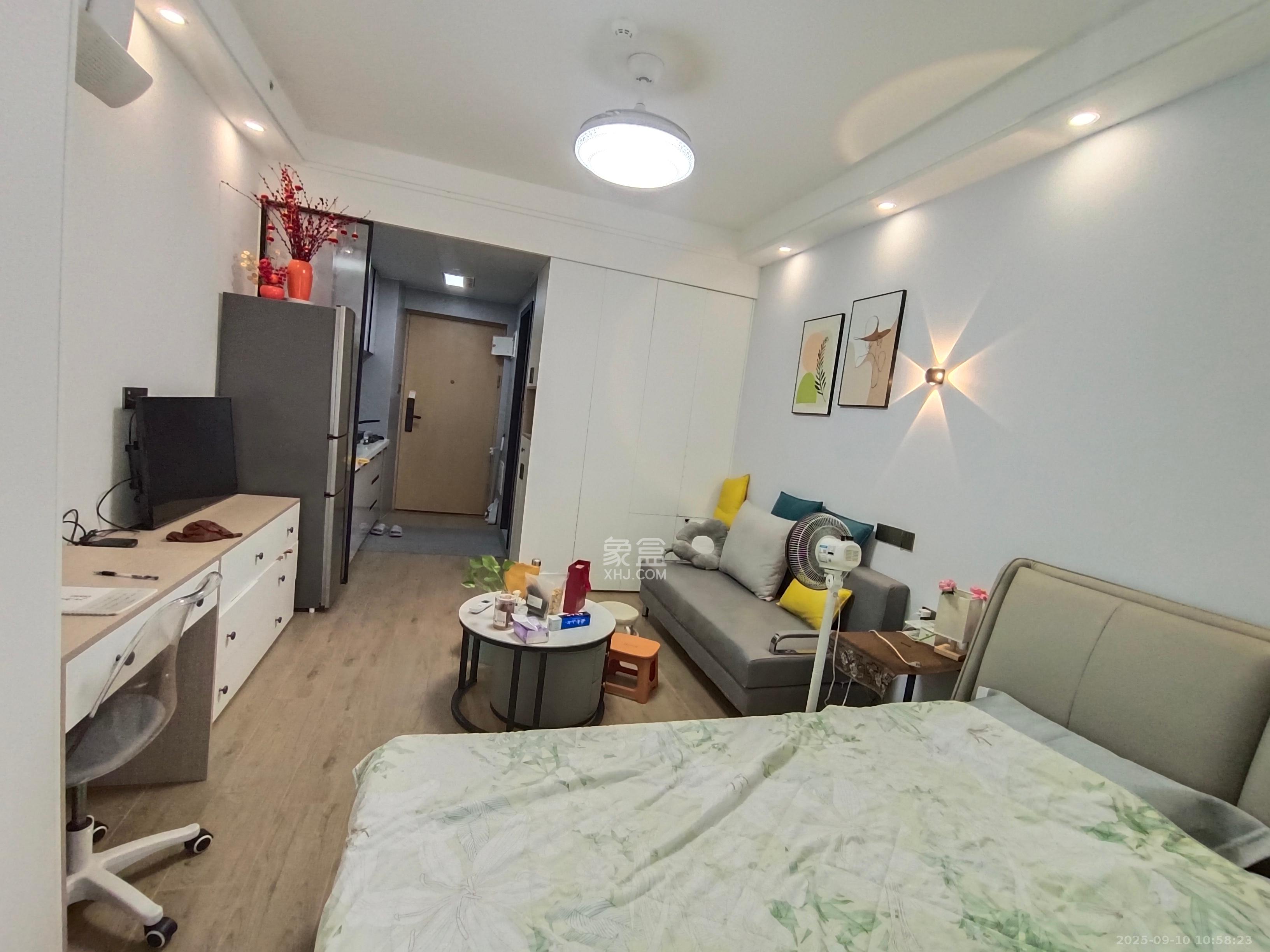 碧桂园翘楚棠  1室1厅1卫    1400.0元/月 碧桂园翘楚棠  1室1厅1卫    1400.0元/月