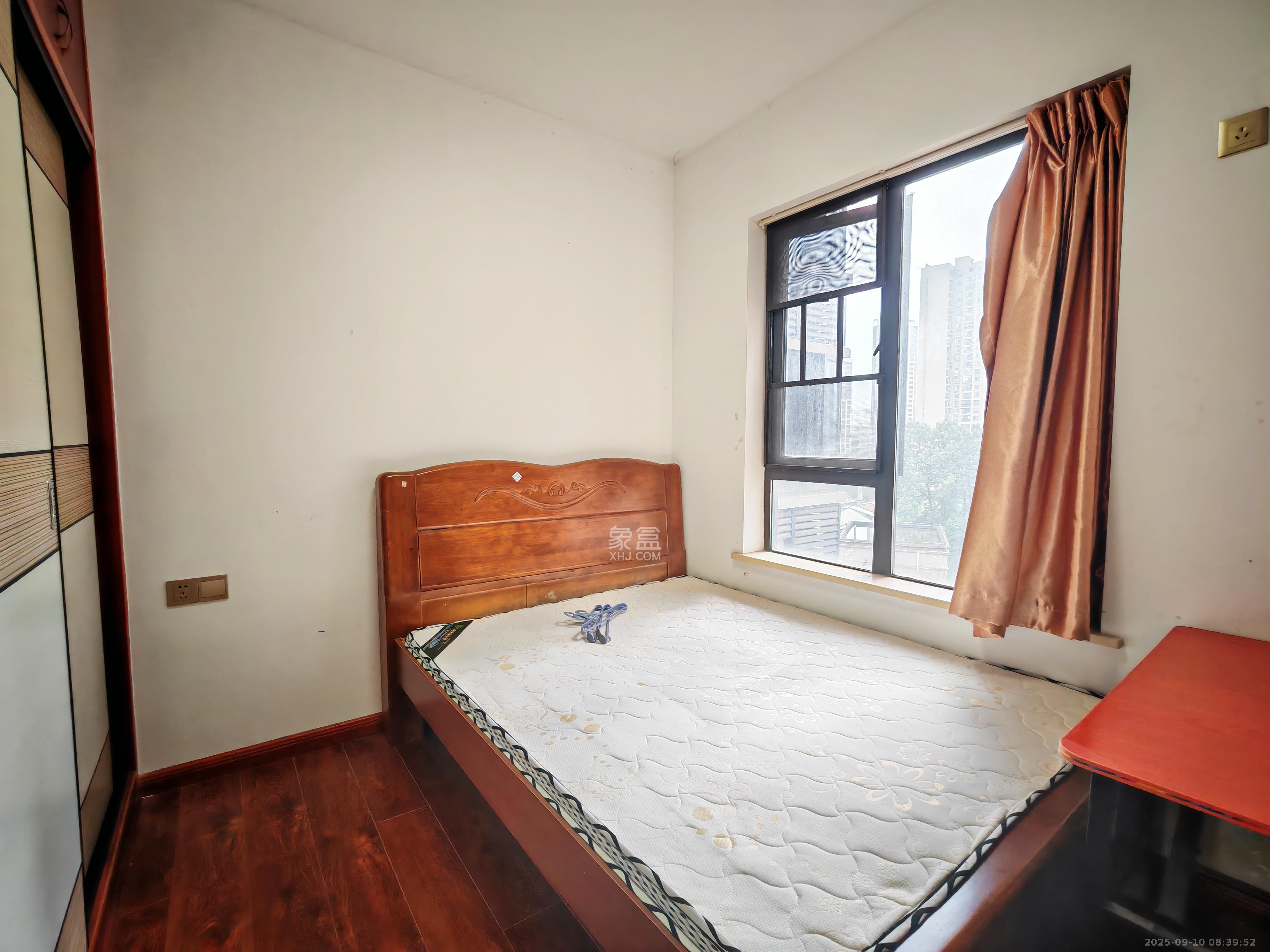 新新花园 2室2厅1卫 2200.0元/月 新新花园 2室2厅1卫 2200.0元/月室内图