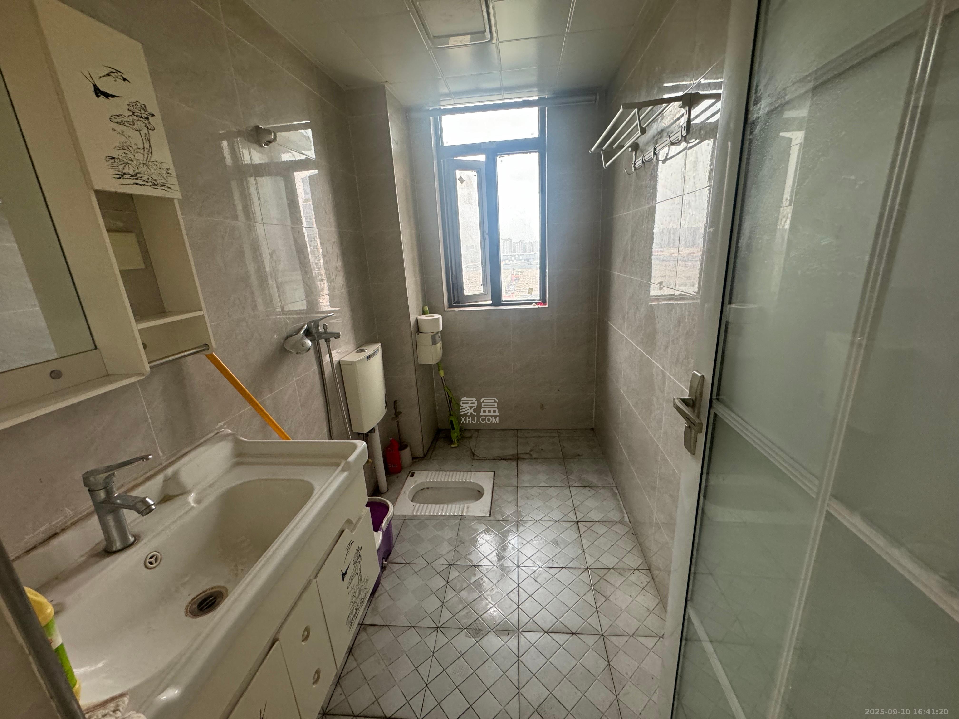 天翼花园(中国电信单位房) 5室2厅2卫 4600.0元/月 天翼花园(中国电信单位房) 5室2厅2卫 4600.0元/月室内图