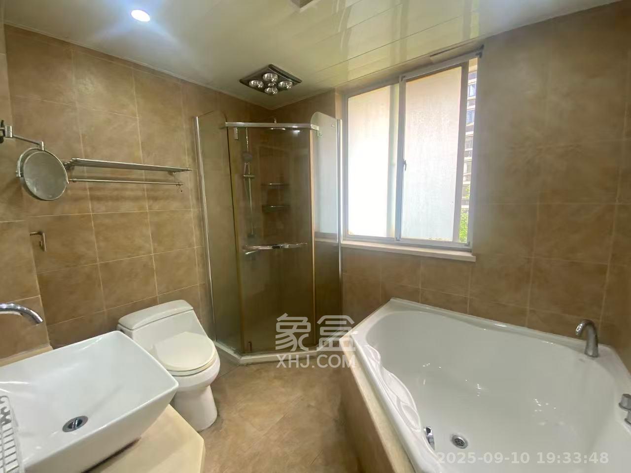 世嘉国际华城 5室2厅2卫 4000.0元/月 世嘉国际华城 5室2厅2卫 4000.0元/月室内图