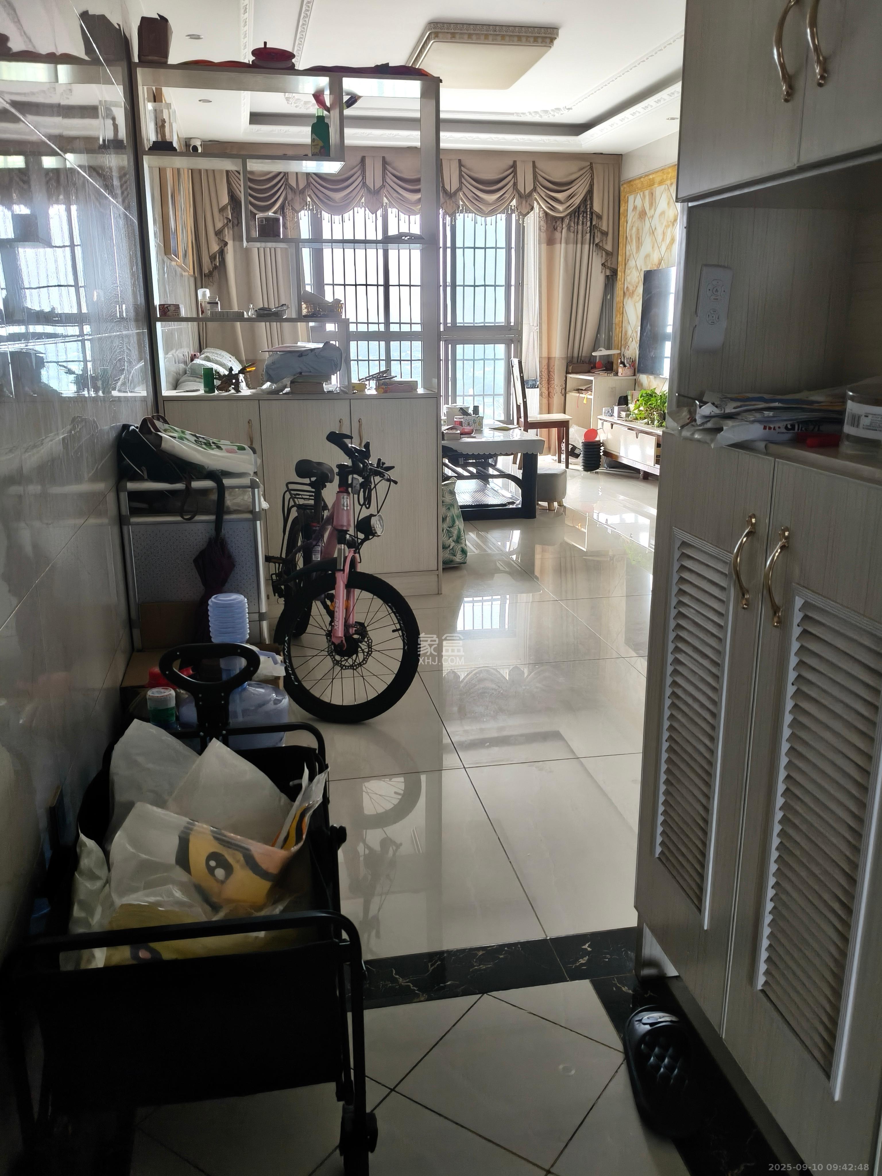 财汇新天地（财汇商务广场）  3室2厅2卫   2400.00元/月