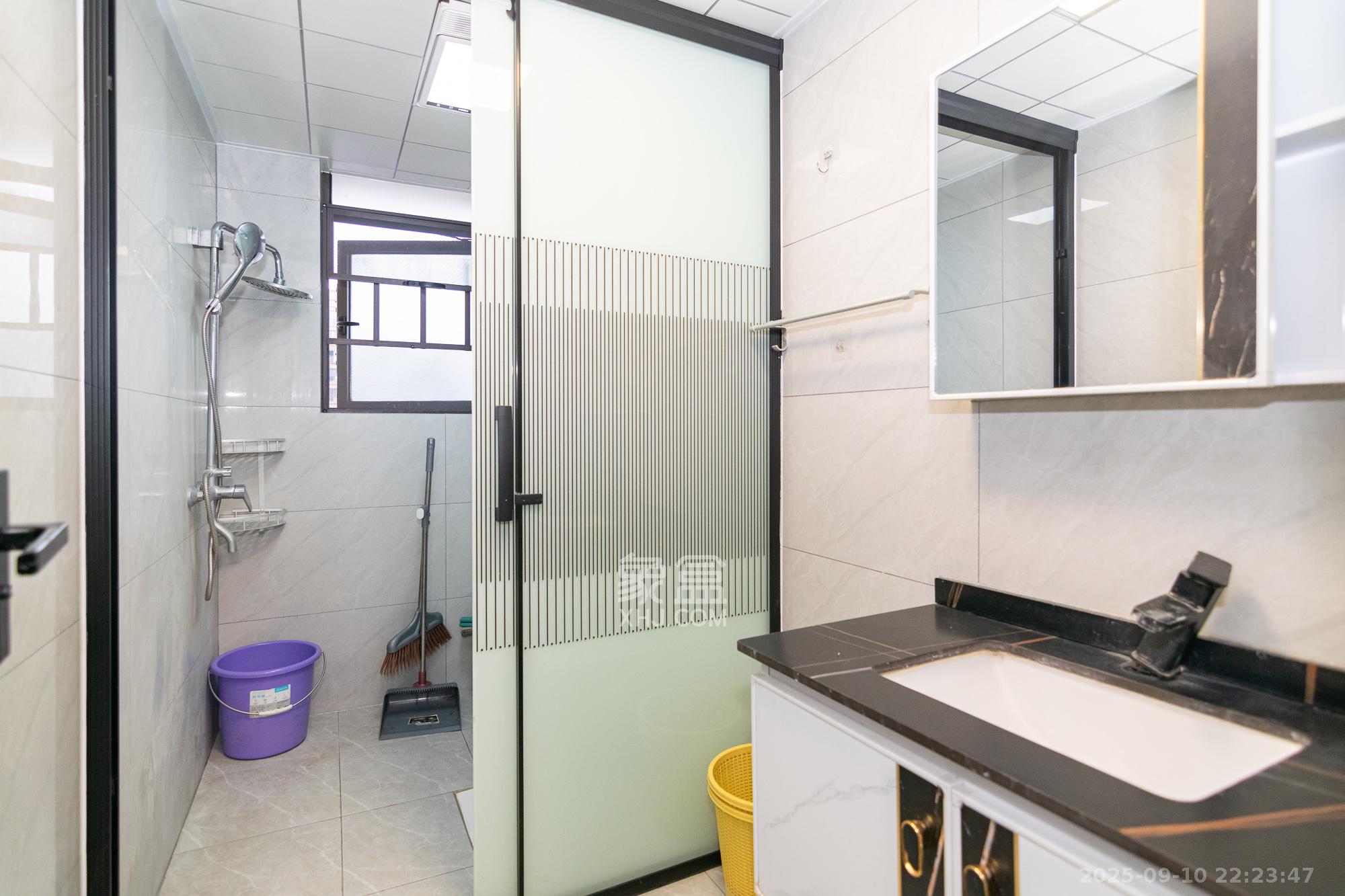 润和长郡（润和紫郡二三期）  4室2厅2卫    99.5万卫生间